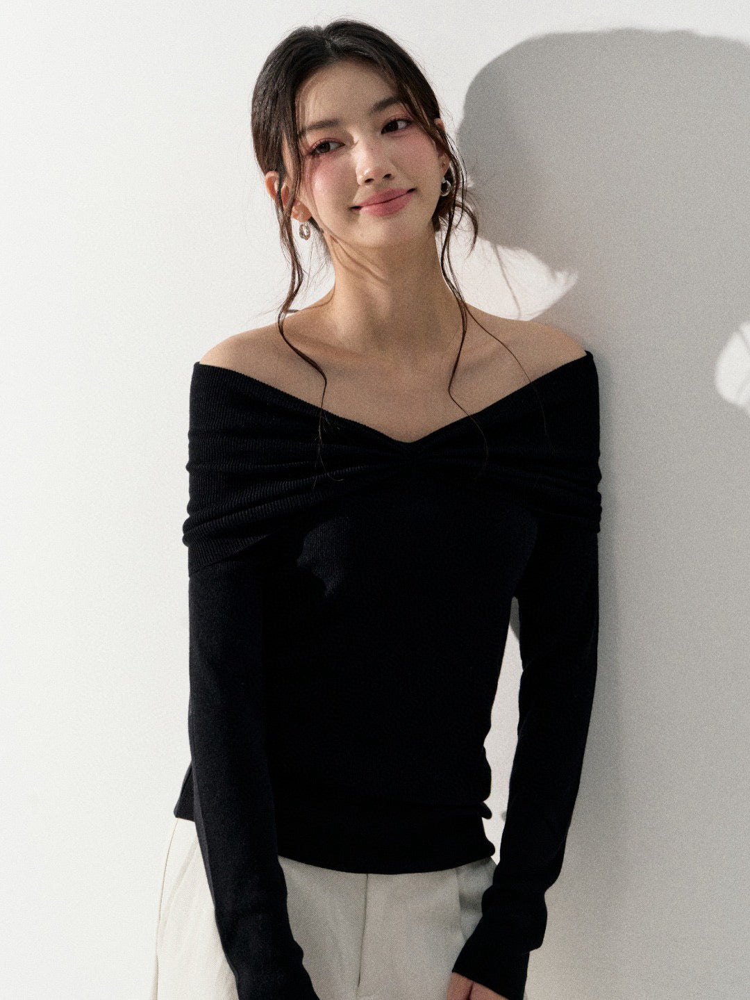 Lafreedom LAF350917 Simple off-shoulder knit sweater
