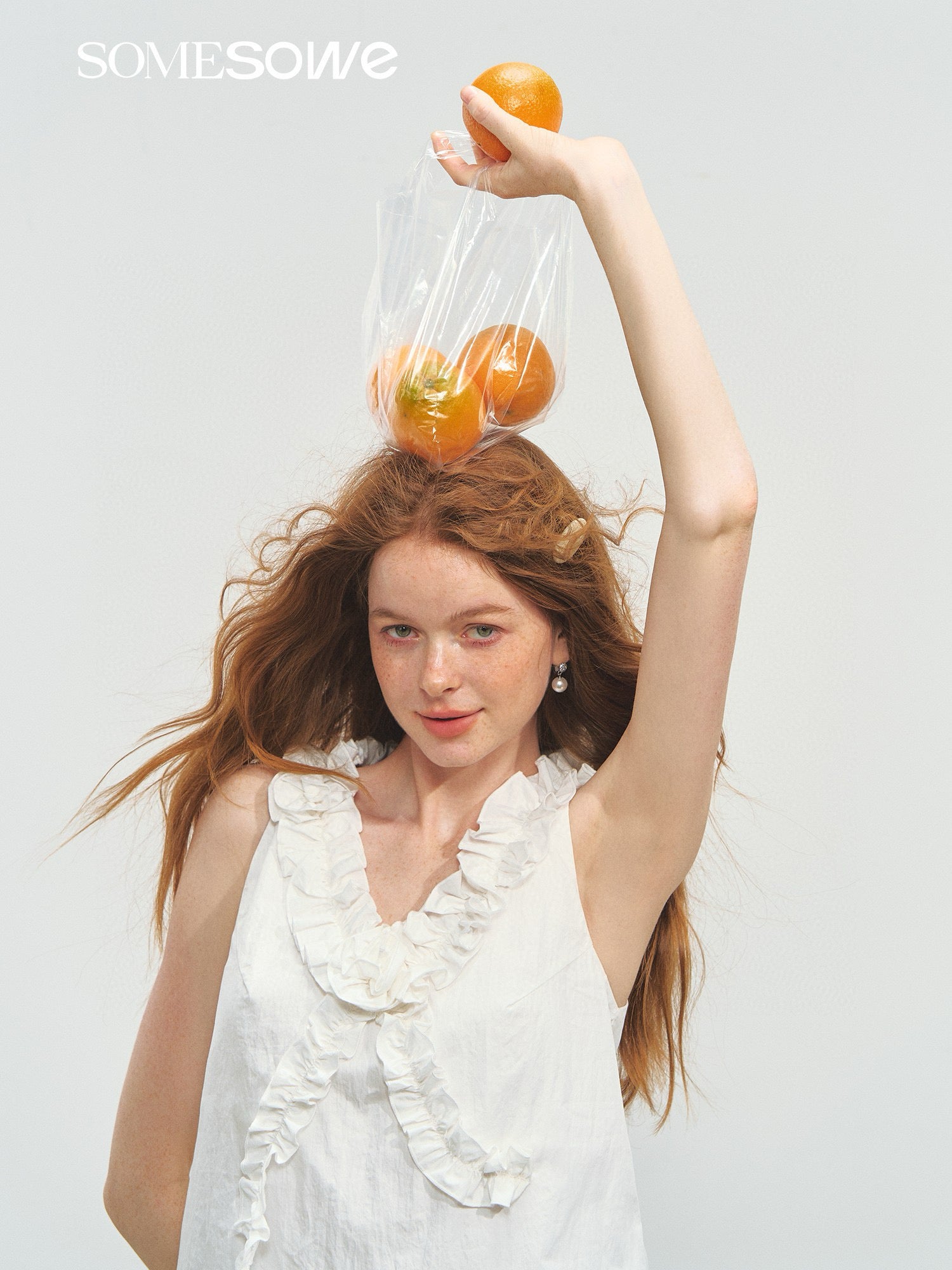 SOMESOWE S2508175 Twisted flower V-neck top