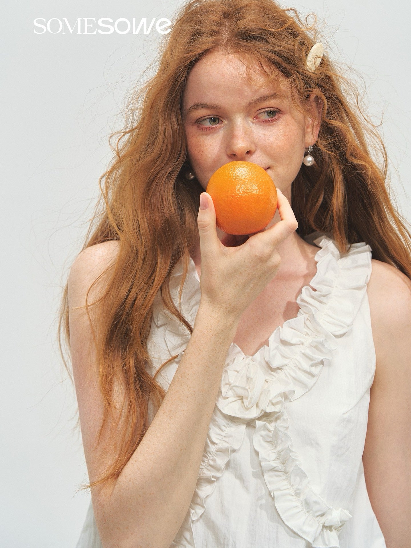 SOMESOWE S2508175 Twisted flower V-neck top