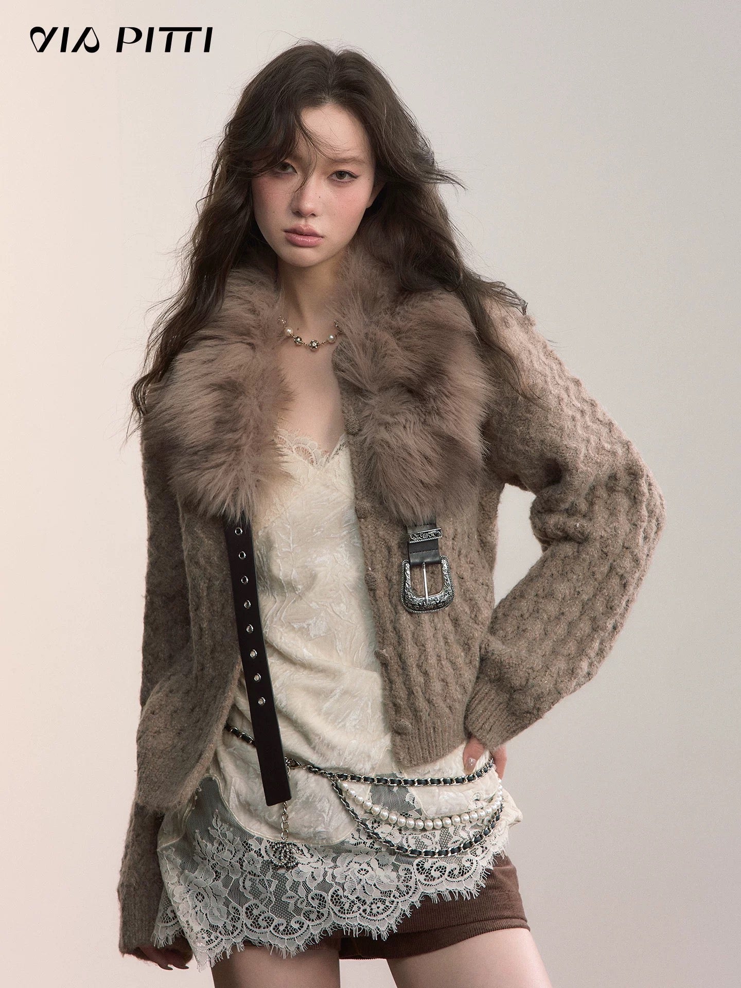 VIA PITTI V25AK056 Three-dimensional pom-pom loose knit sweater