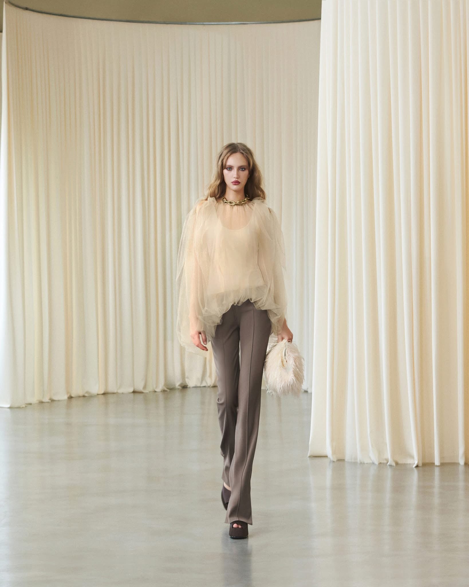 MUST HAVE Voluminous mesh top