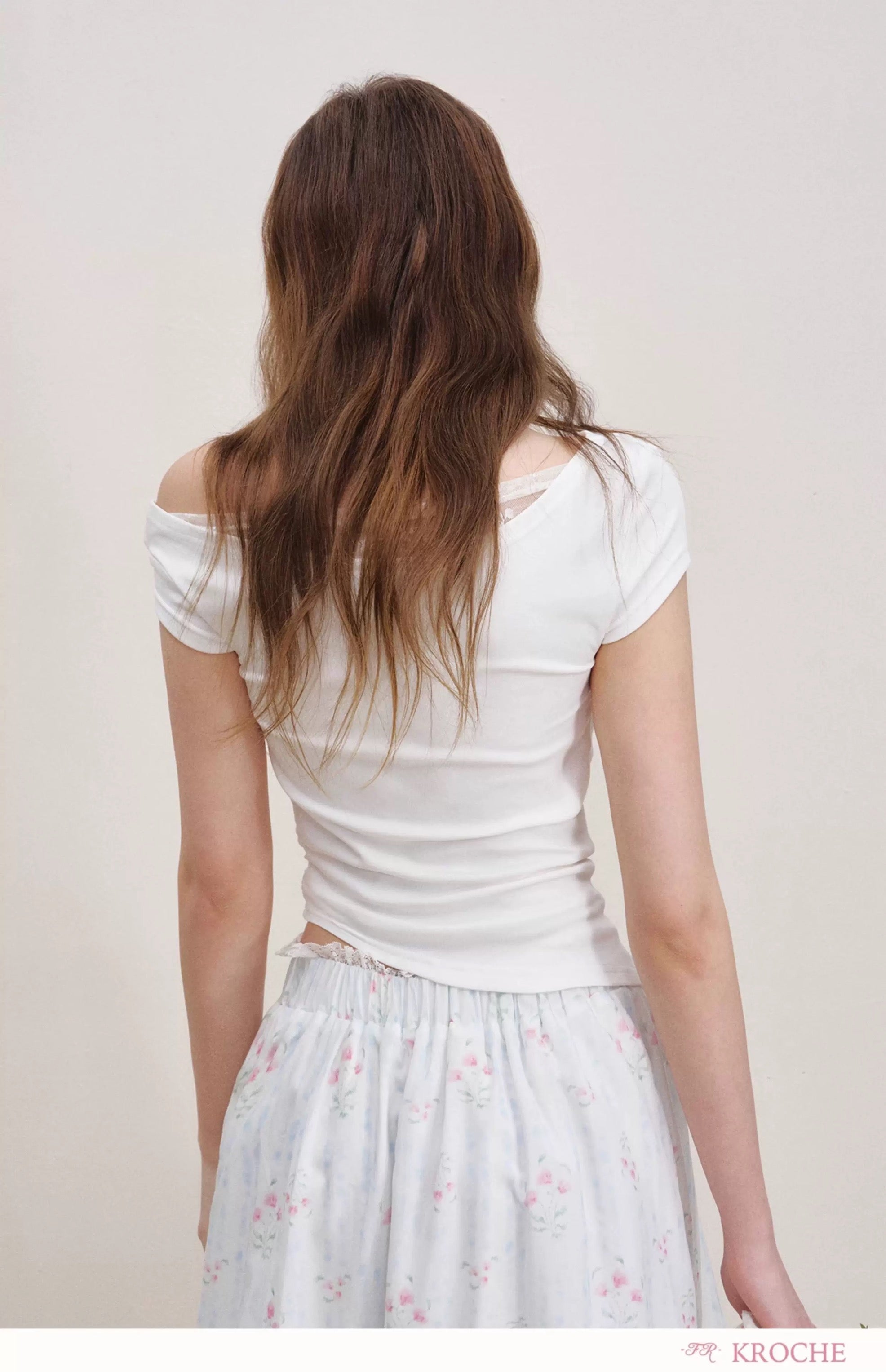 Kroche Irregular design one shoulder short sleeved T-shirt
