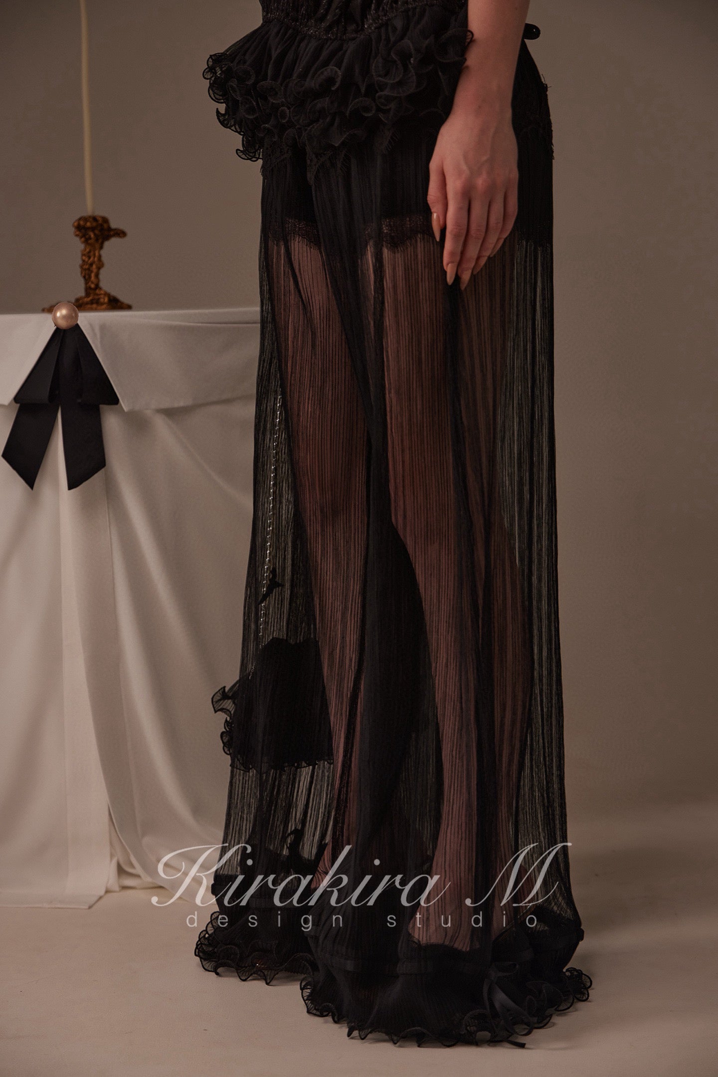 Kirakira.M Black semi-transparent pleated lace trousers (2 ways to wear)