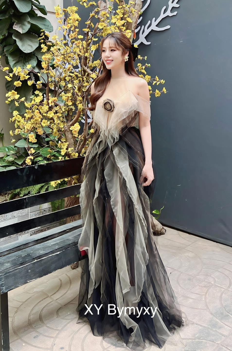 XY Bymyxy Black Nude Rose in fall dress