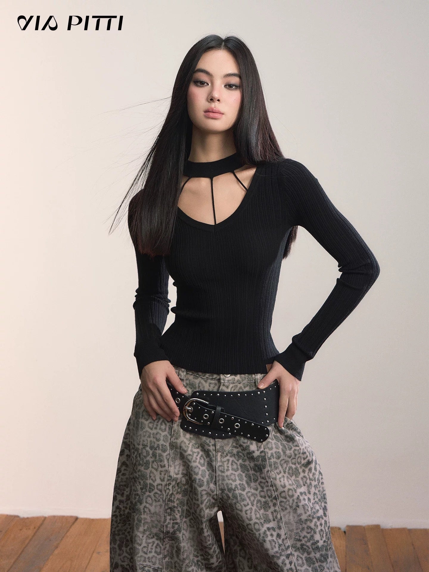 VIA PITTI VIADK676 Hanging neck versatile slim knit top