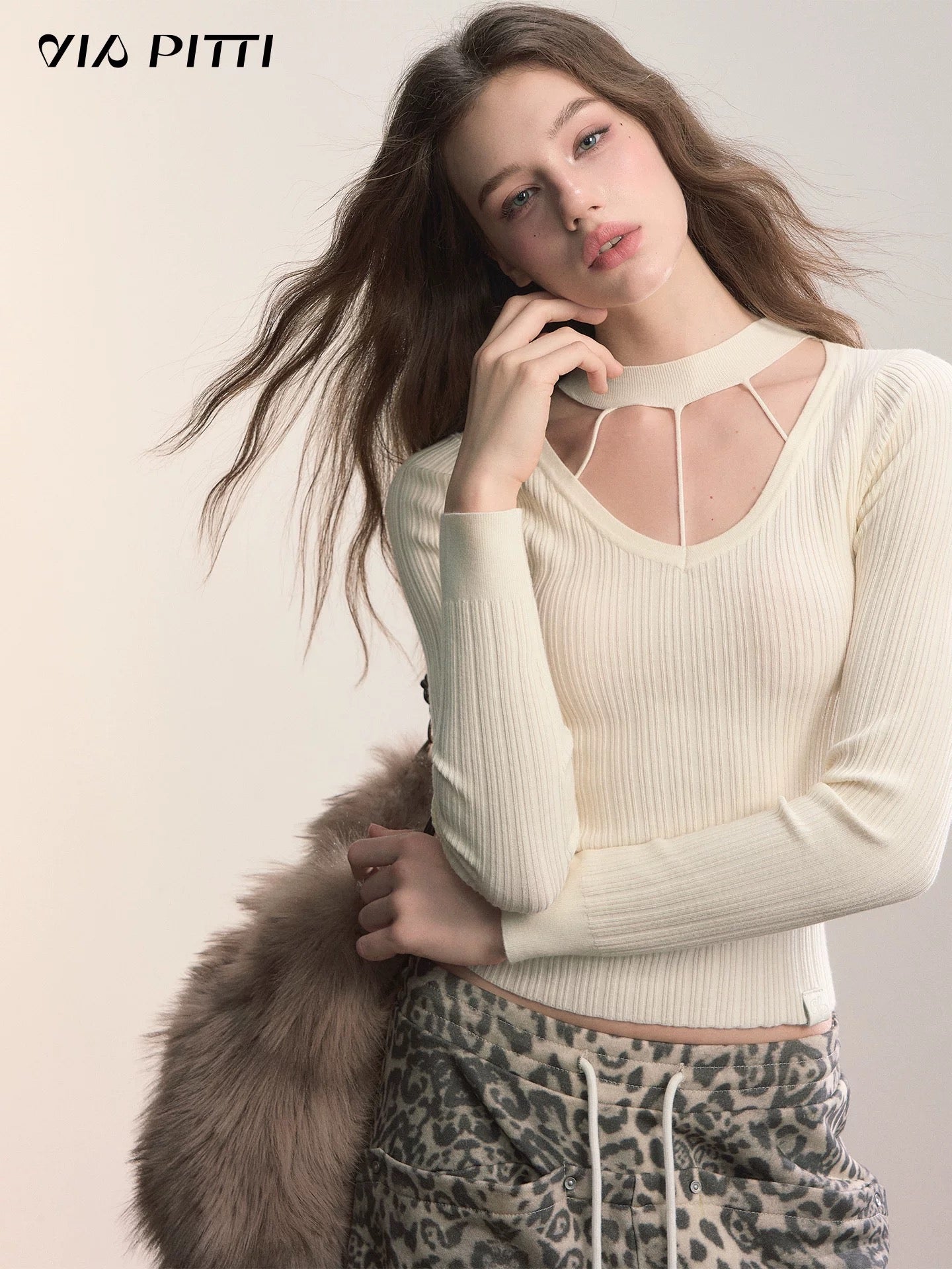 VIA PITTI VIADK676 Hanging neck versatile slim knit top