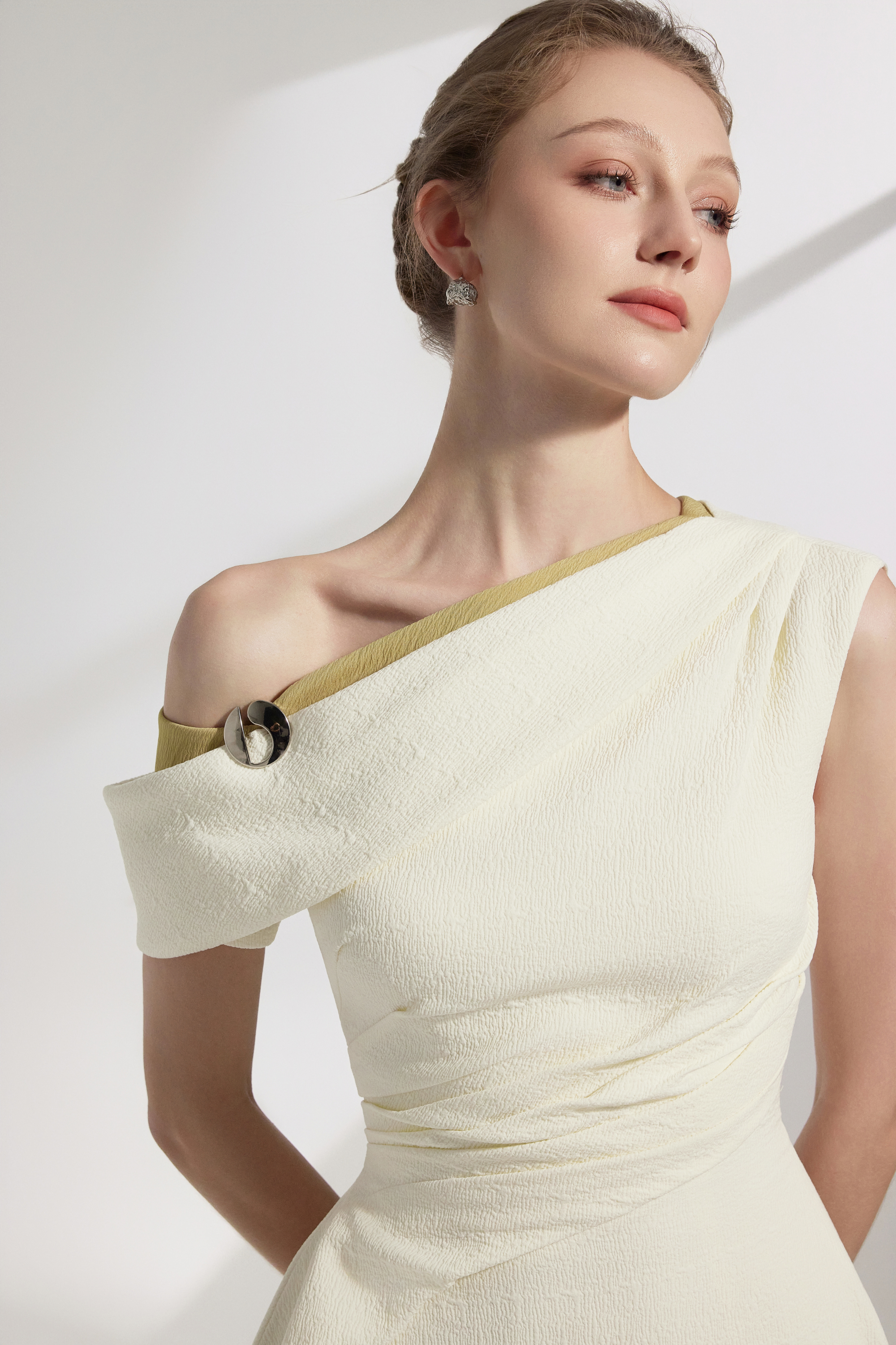 BYDENIO Elan Two-tone Off-shoulder Midi Dress