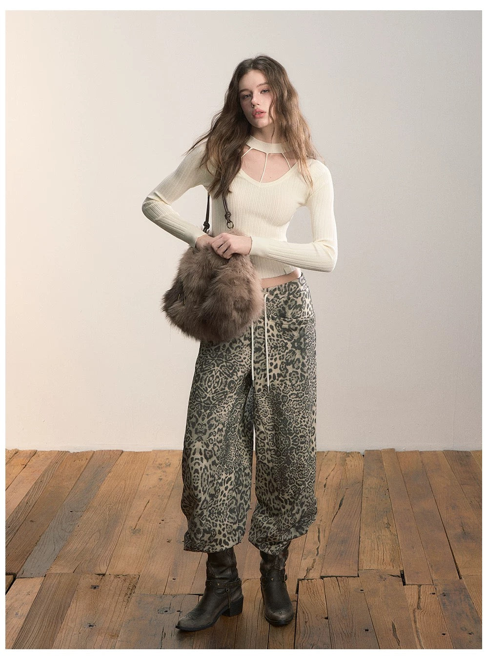 VIA PITTI VIADK676 Hanging neck versatile slim knit top