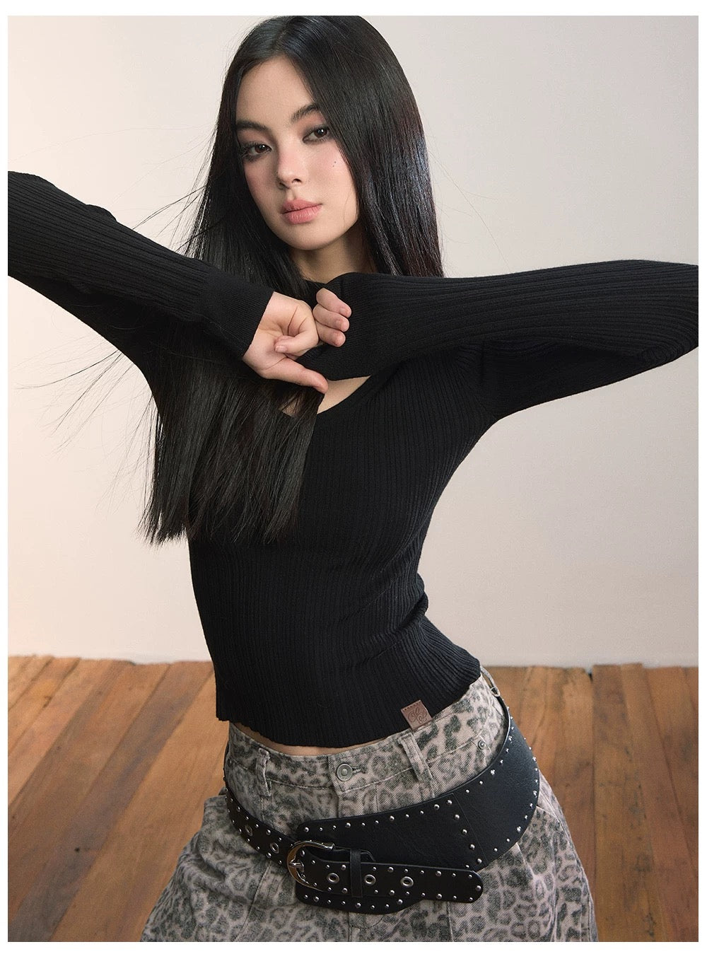 VIA PITTI VIADK676 Hanging neck versatile slim knit top