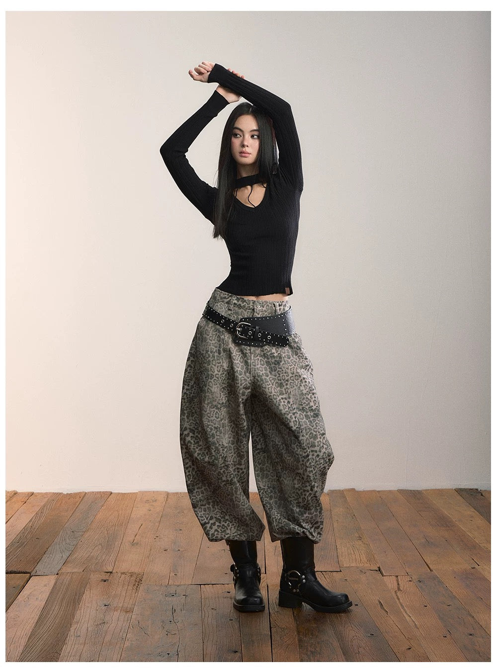 VIA PITTI VIADK676 Hanging neck versatile slim knit top