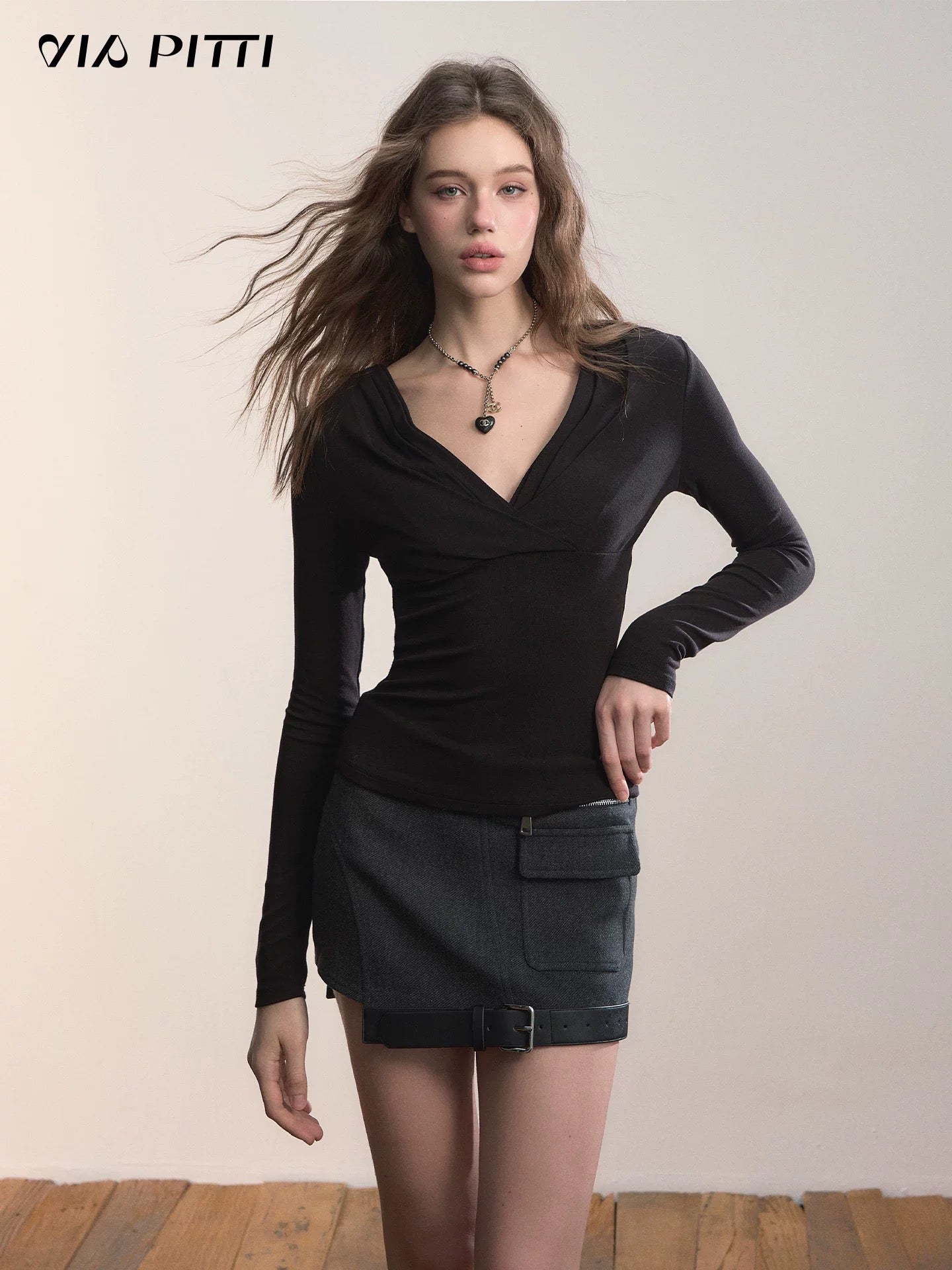 VIA PITTI VIADS613 V-neck slim fit base T-shirt