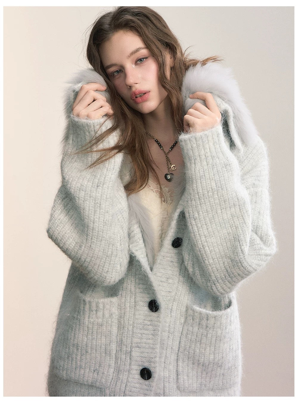 VIA PITTI VIADK672 Big collar plush cardigan