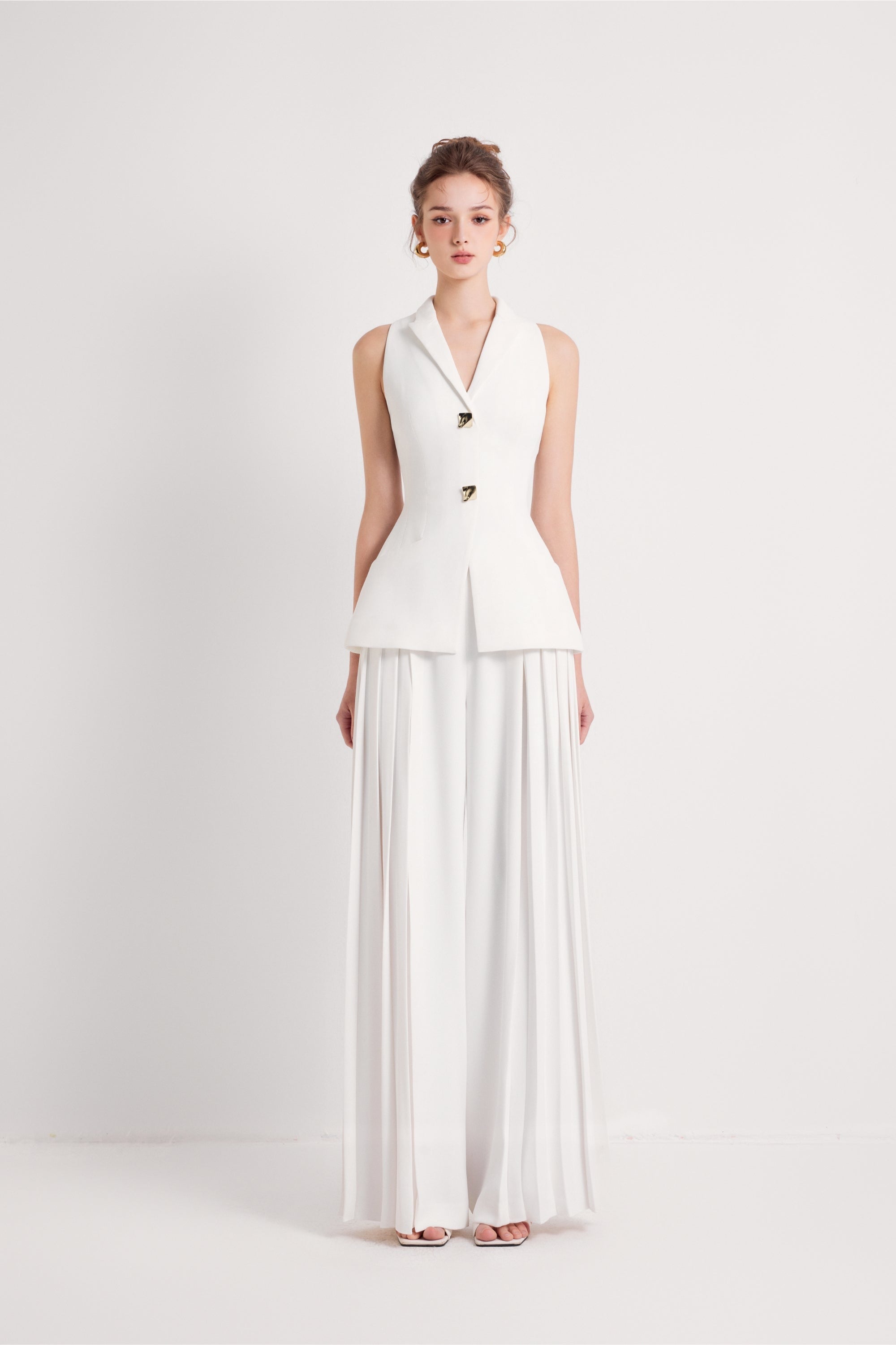 BYDENIO Daria K-lapel Sleeveless Top