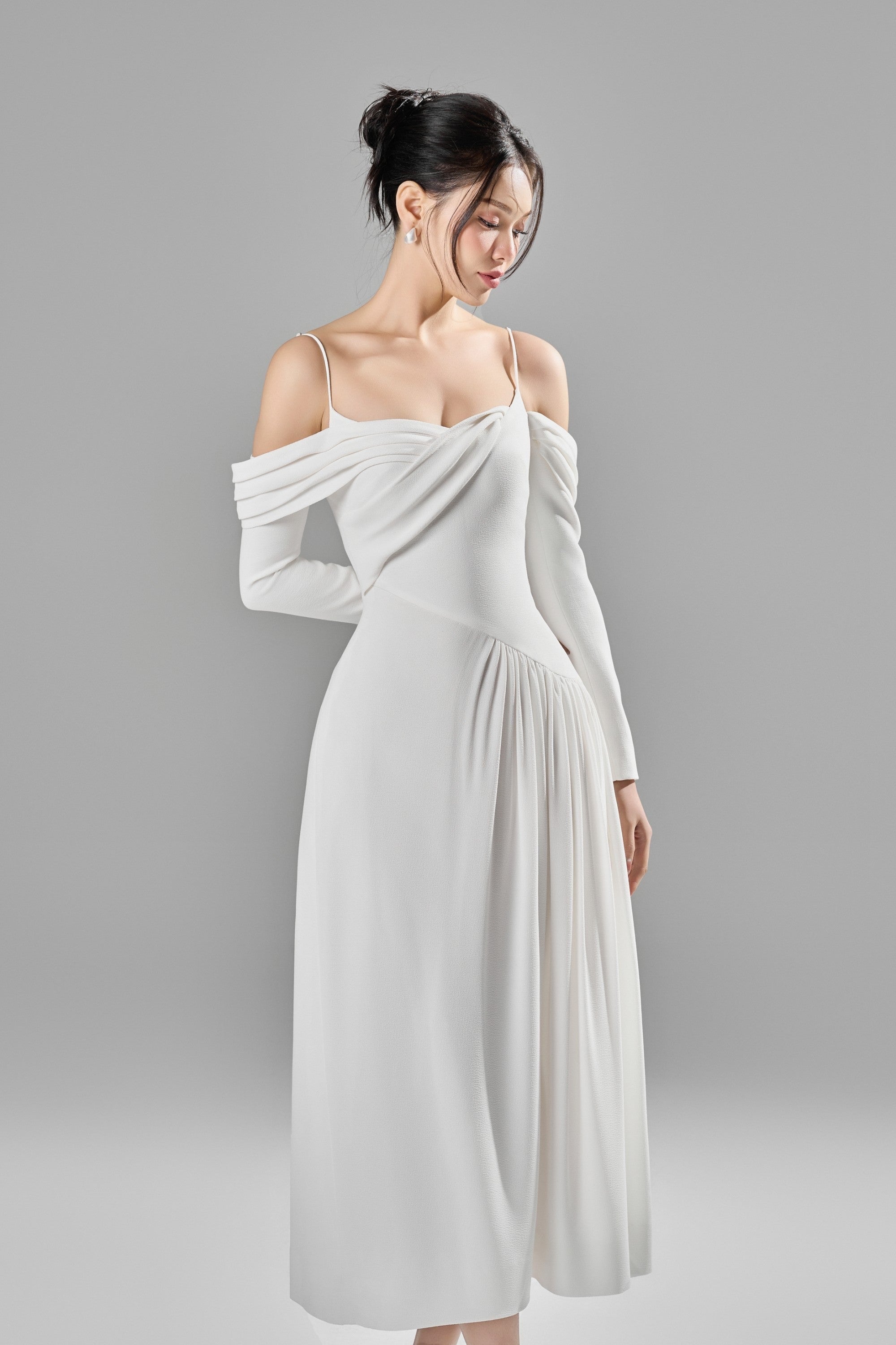 BYDENIO Letty Off-shoulder Pleated Dress