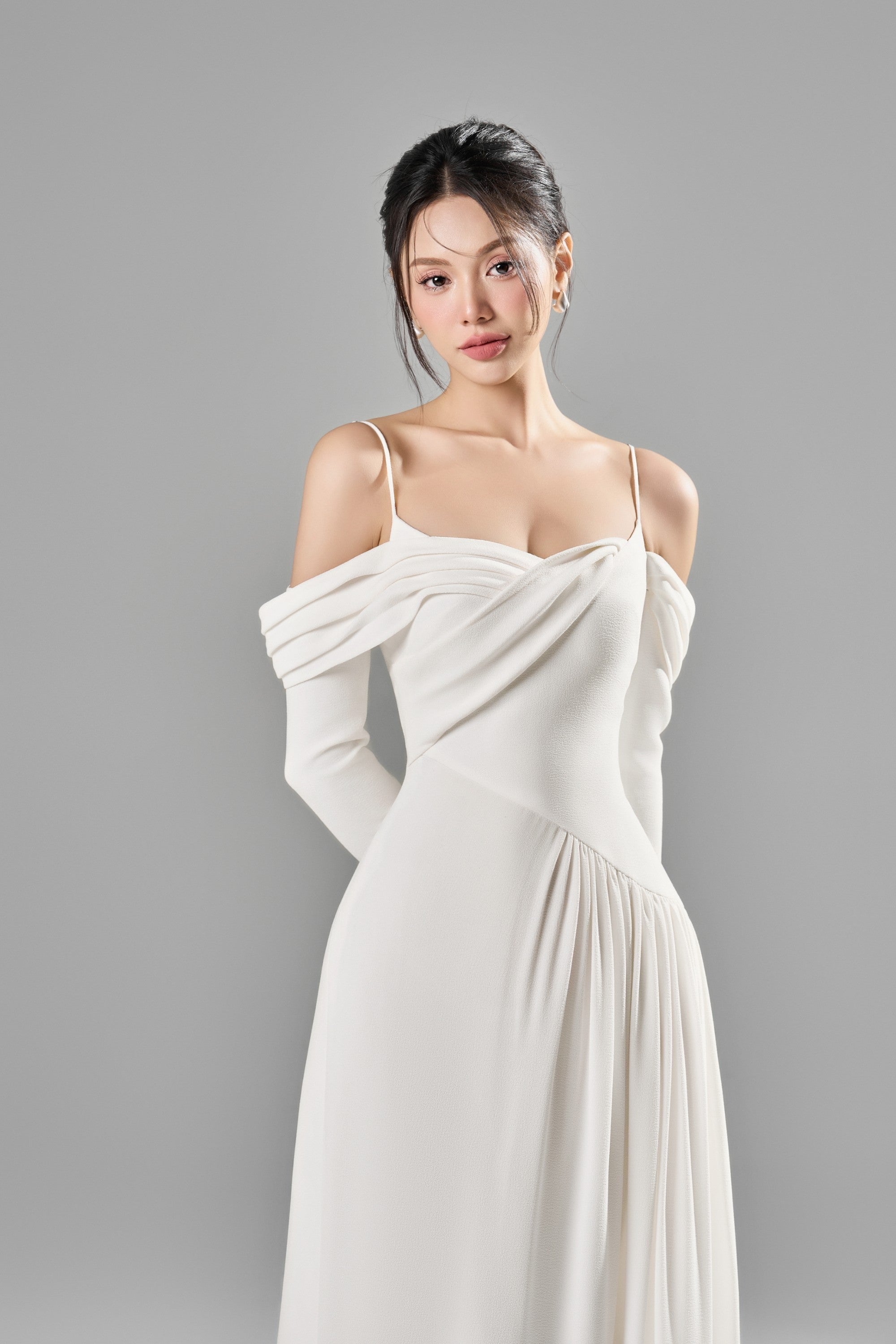 BYDENIO Letty Off-shoulder Pleated Dress