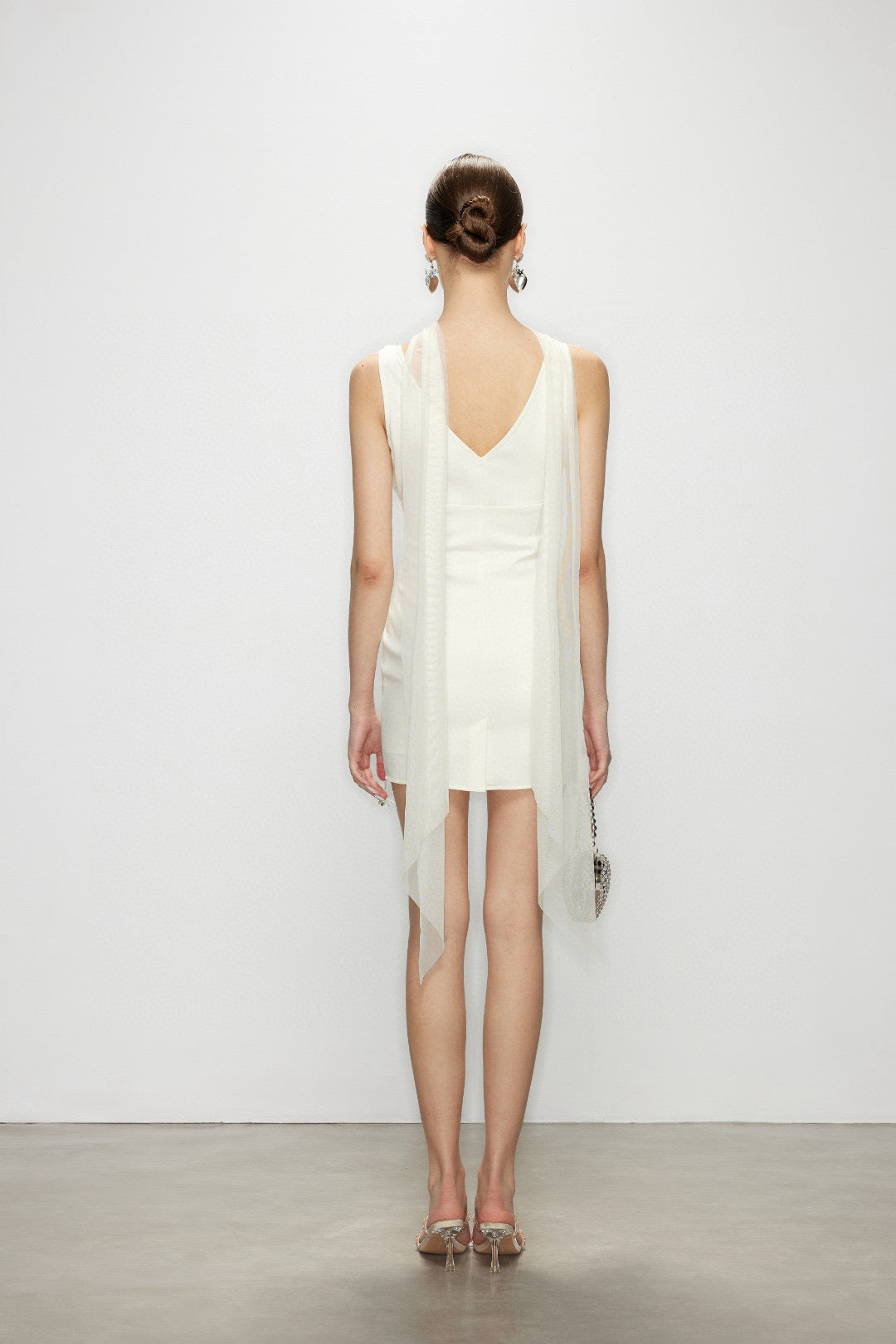Artel Retro AR-25AW-DR006 Ribbon deep V-shell slim fit dress (White)