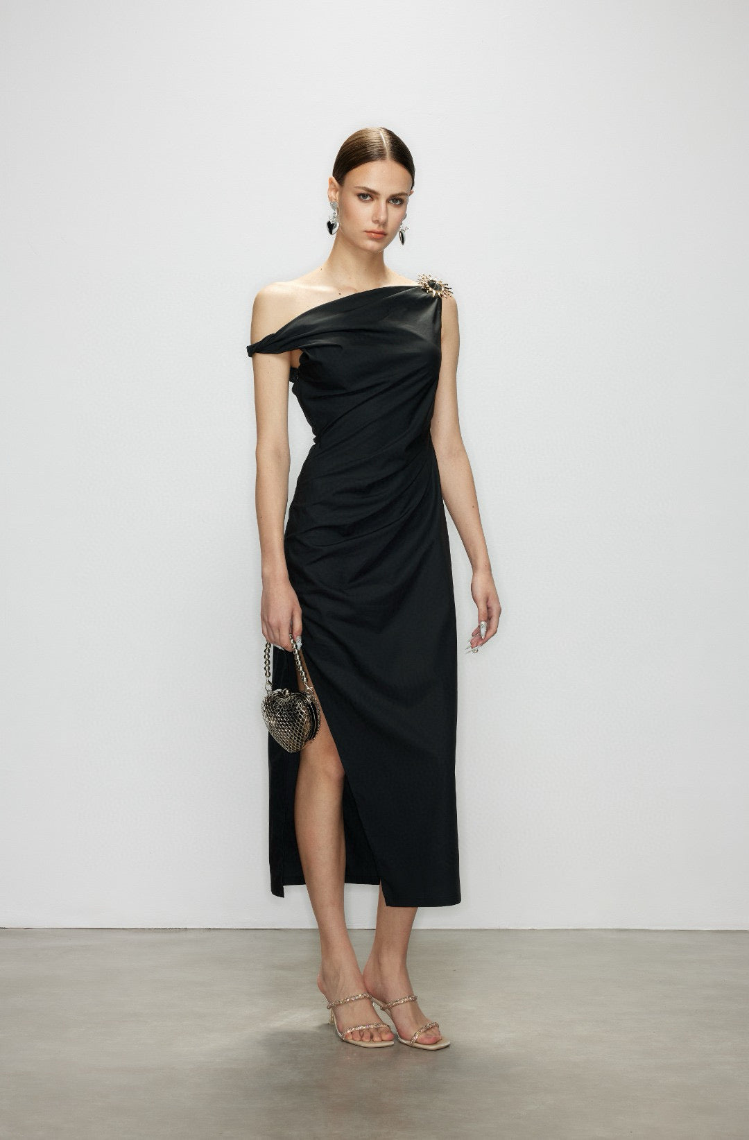 Artel Retro AR-25AW-DR003 One shoulder slit slim fit dress (Black)