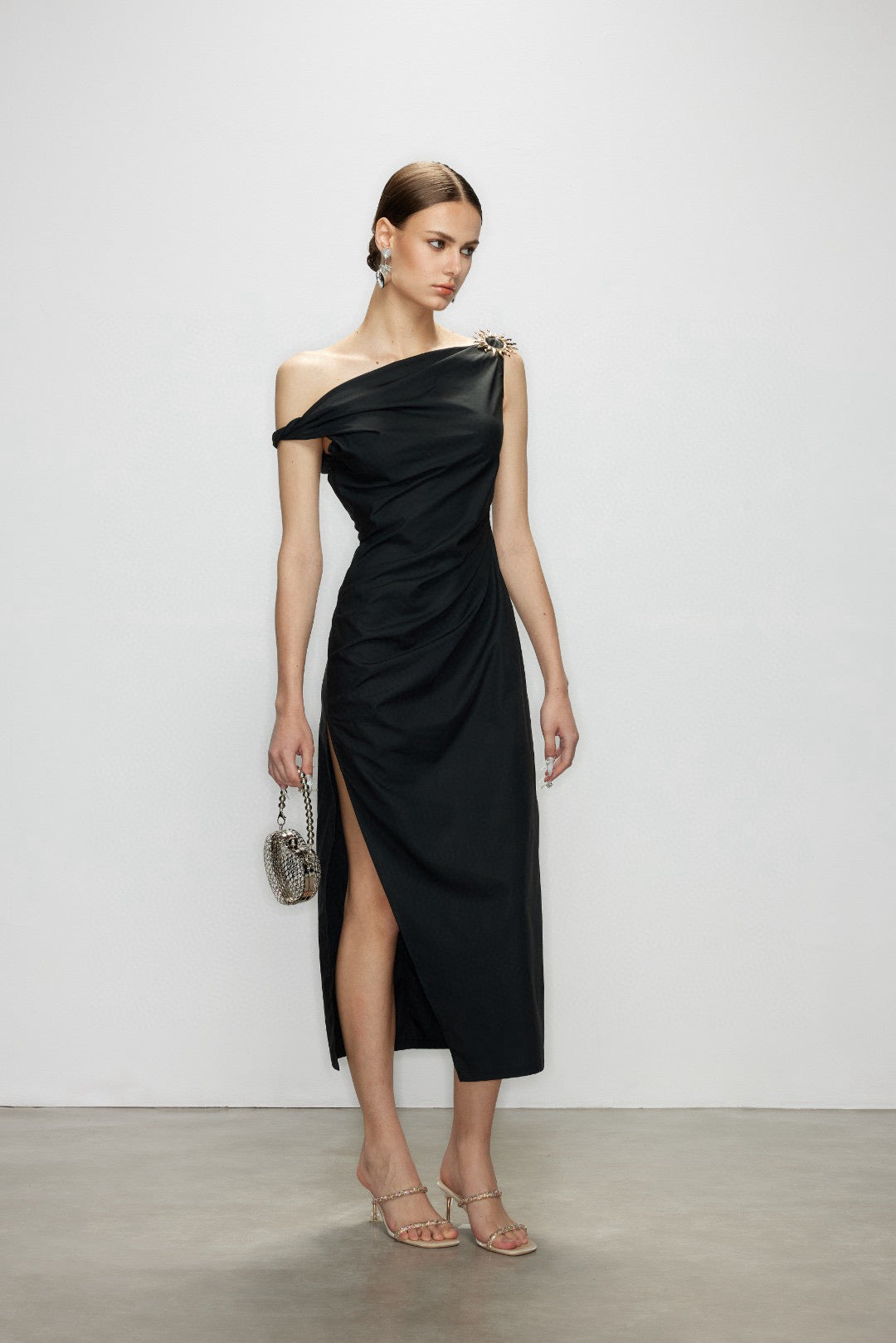 Artel Retro AR-25AW-DR003 One shoulder slit slim fit dress (Black)