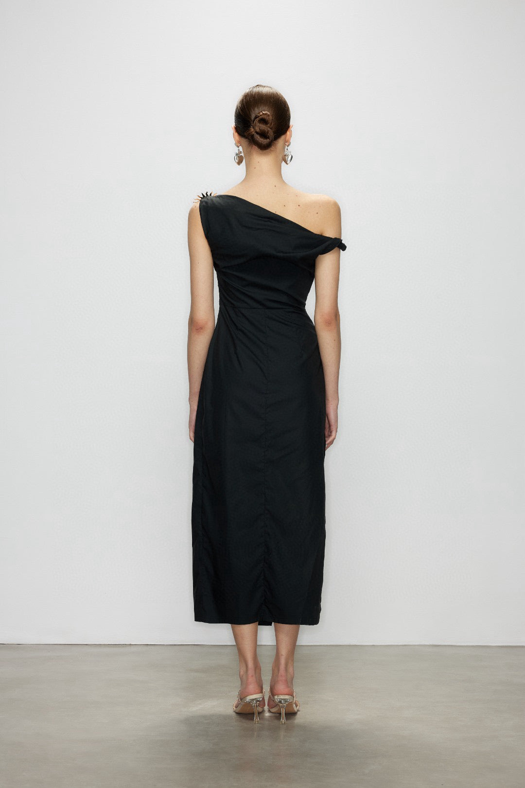 Artel Retro AR-25AW-DR003 One shoulder slit slim fit dress (Black)