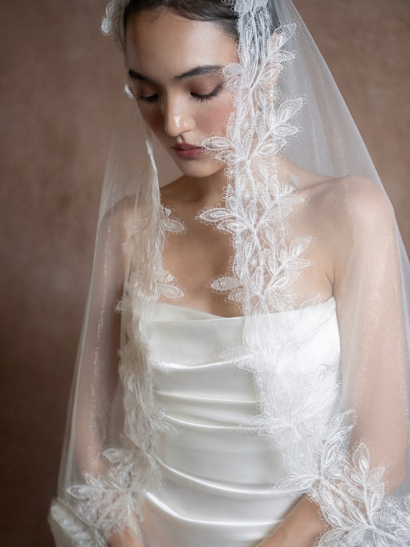 Kisserine KATHERINE GOWN & FOLIA VEIL