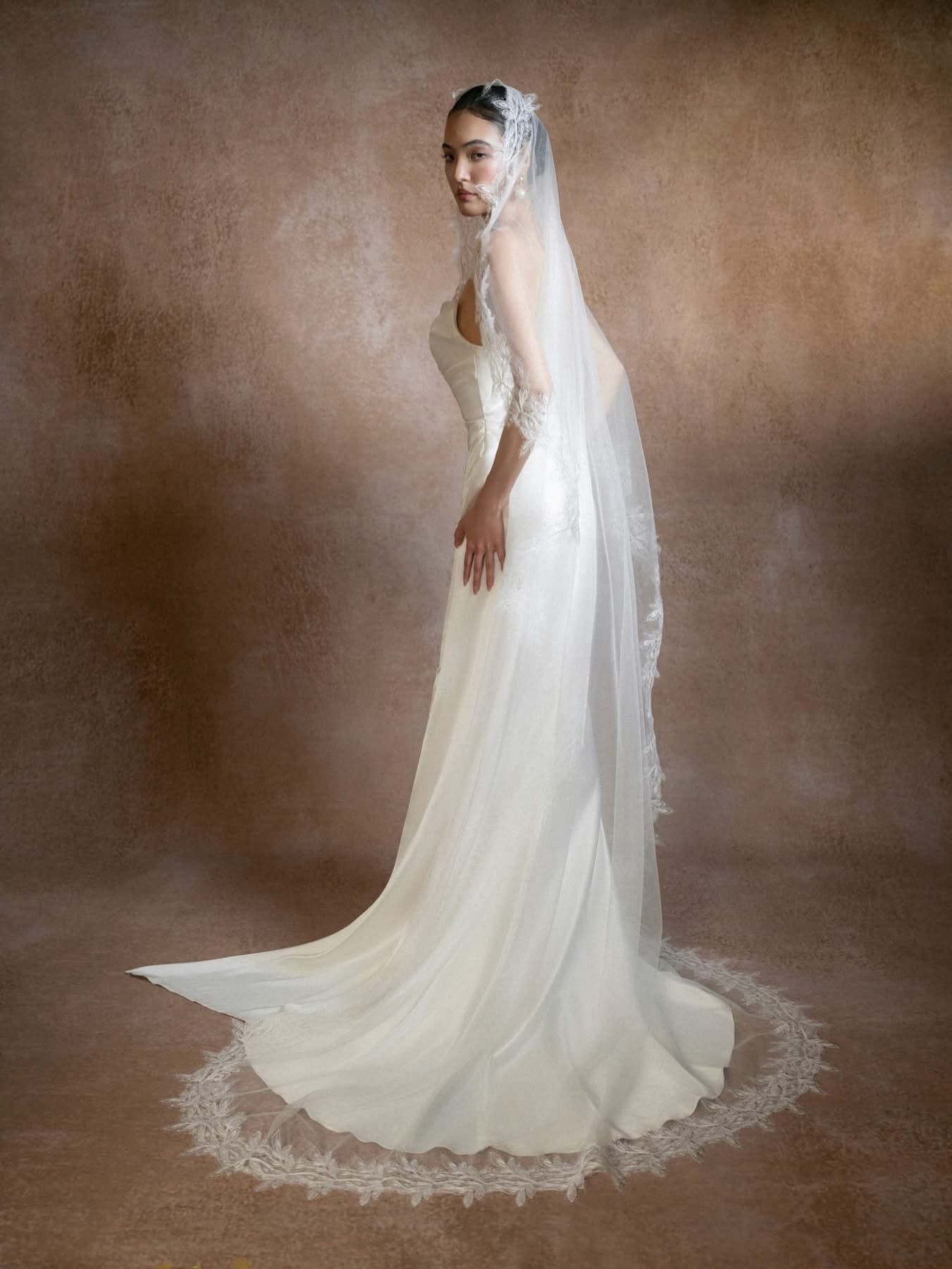 Kisserine KATHERINE GOWN & FOLIA VEIL
