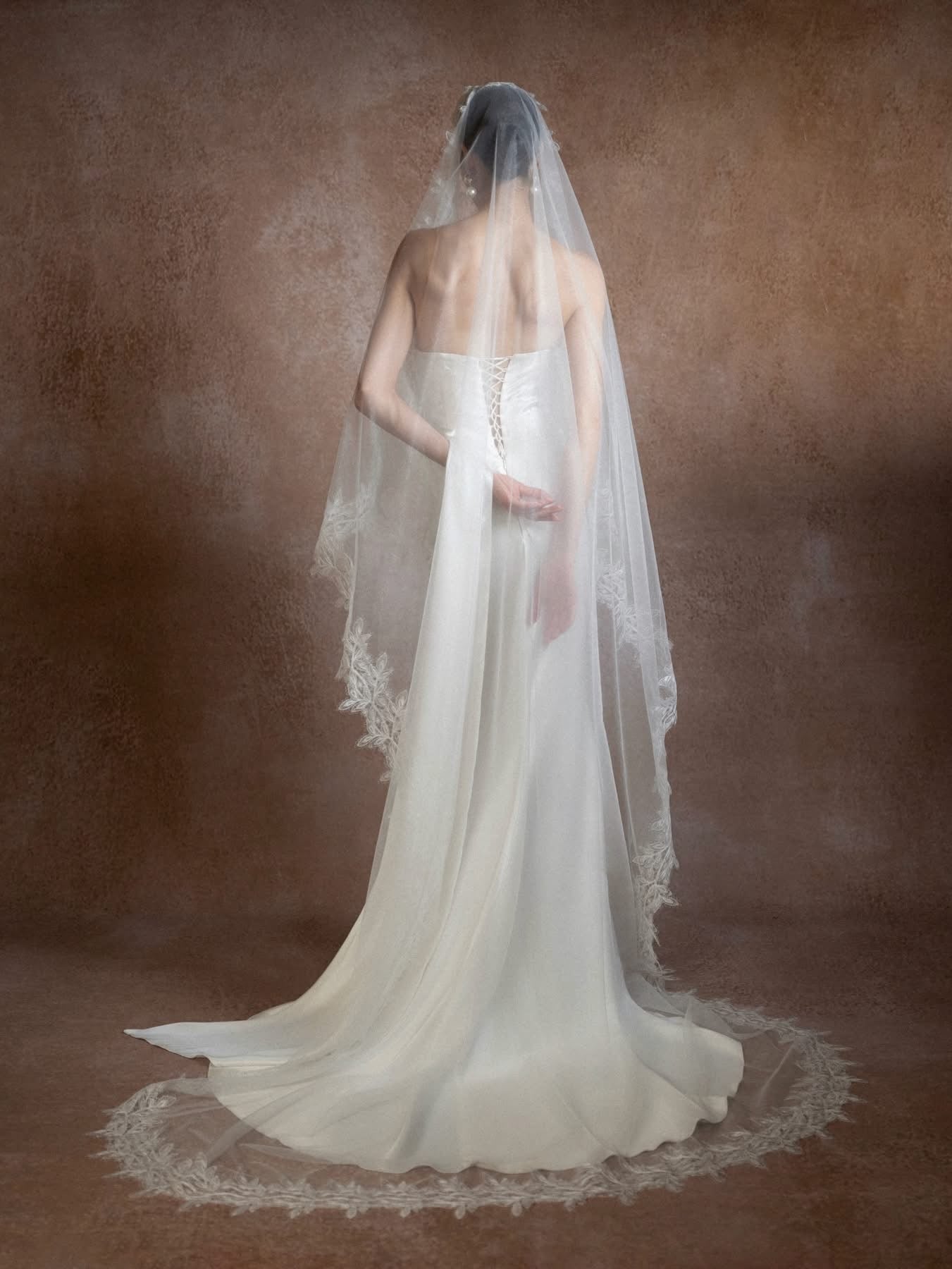 Kisserine KATHERINE GOWN & FOLIA VEIL
