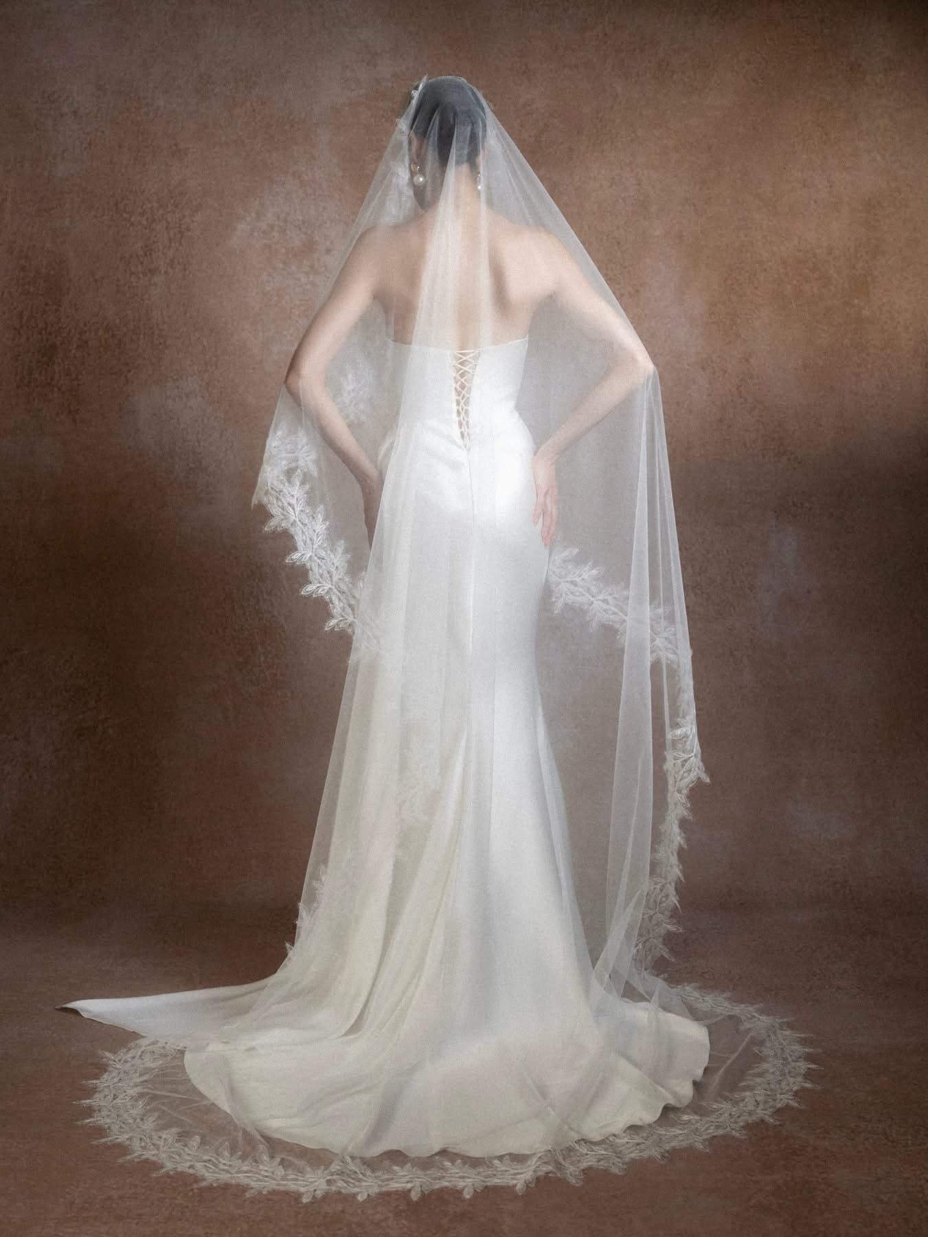 Kisserine KATHERINE GOWN & FOLIA VEIL