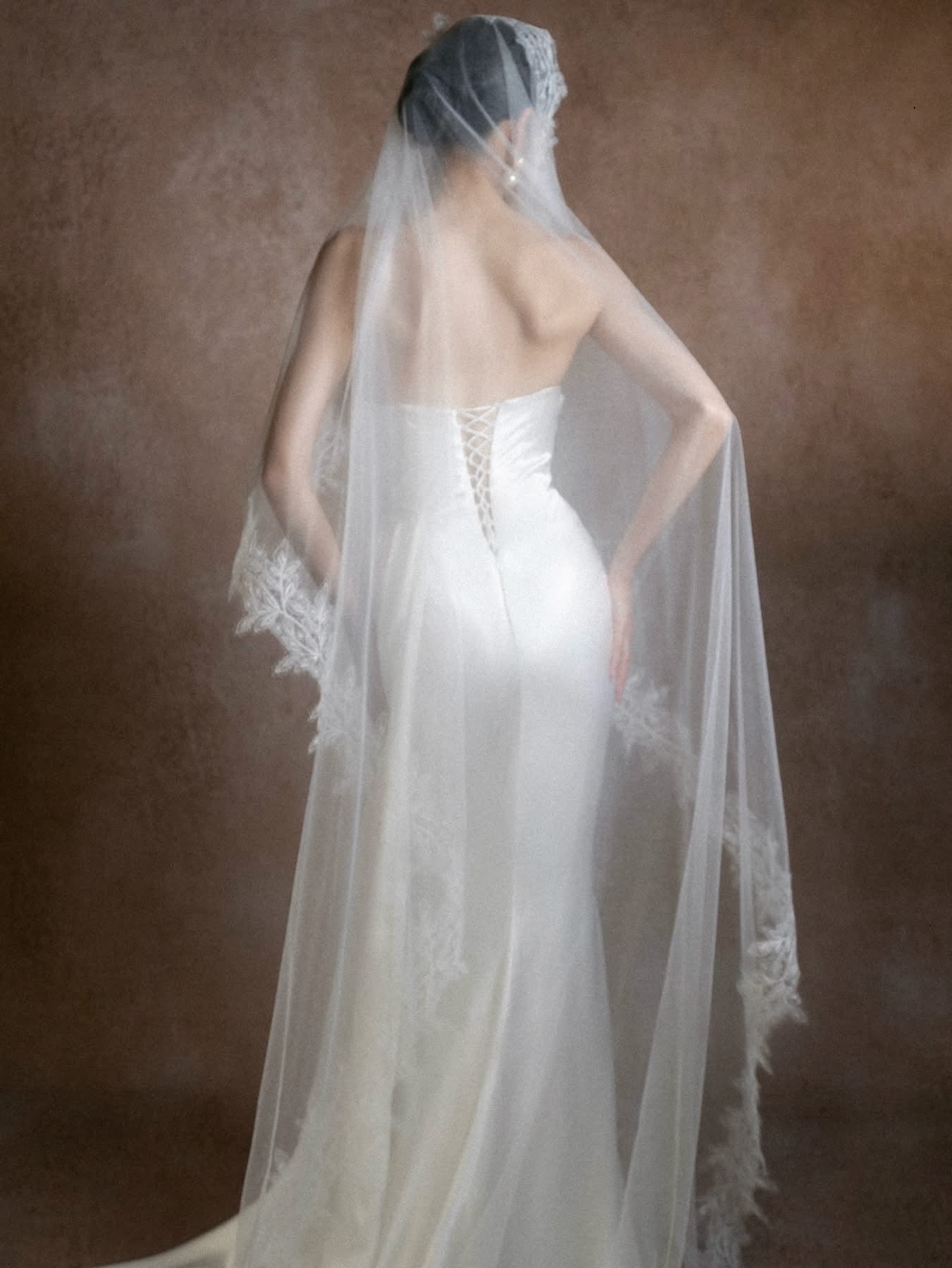 Kisserine KATHERINE GOWN & FOLIA VEIL