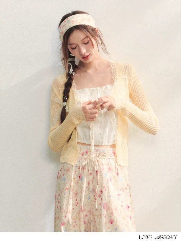 AsGony ASG25214 Lace splicing knitted top