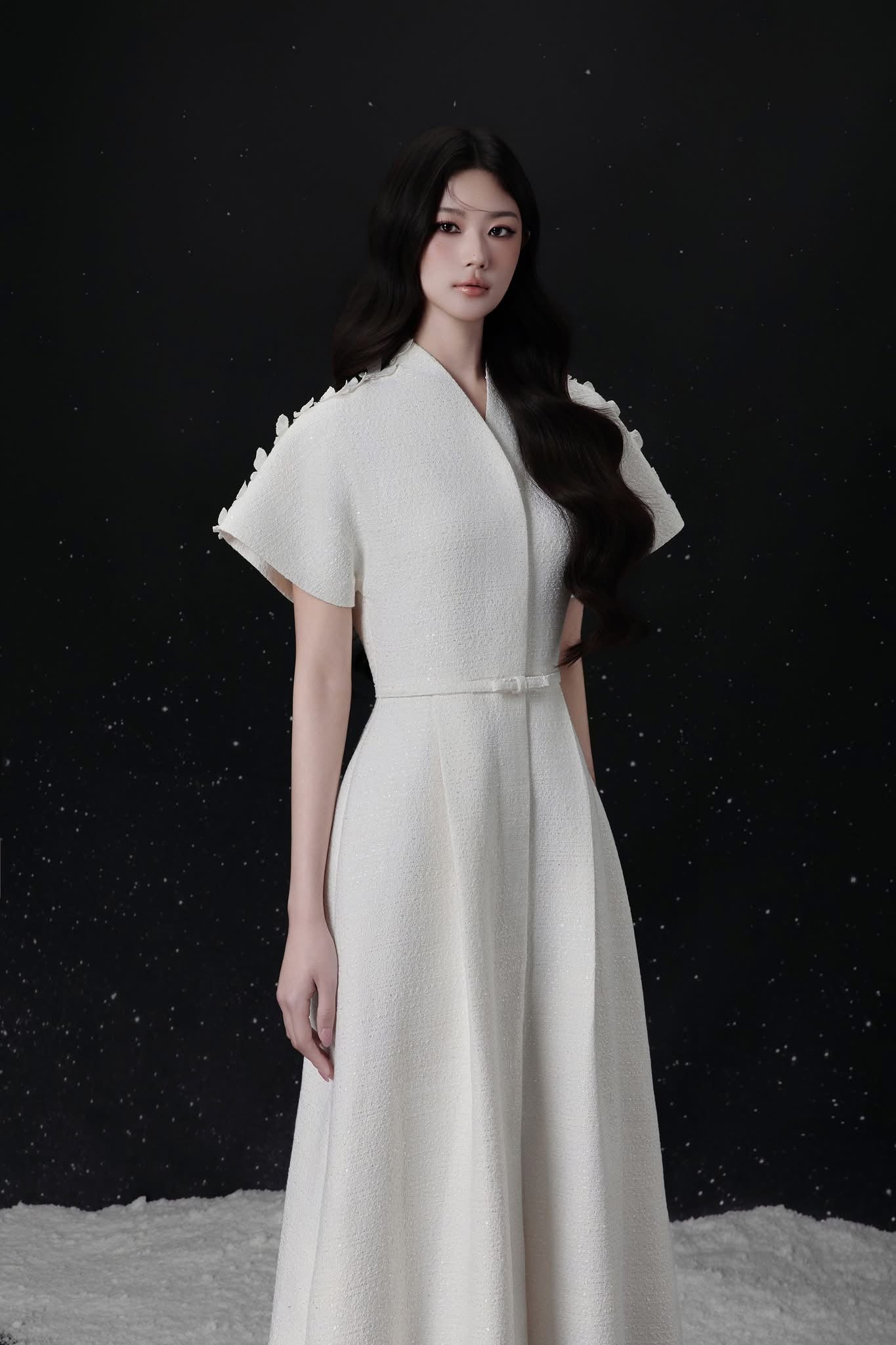 Raffiné ELLE BUTTERFLY SHOULDER WRAP MIDI DRESS (WHITE)