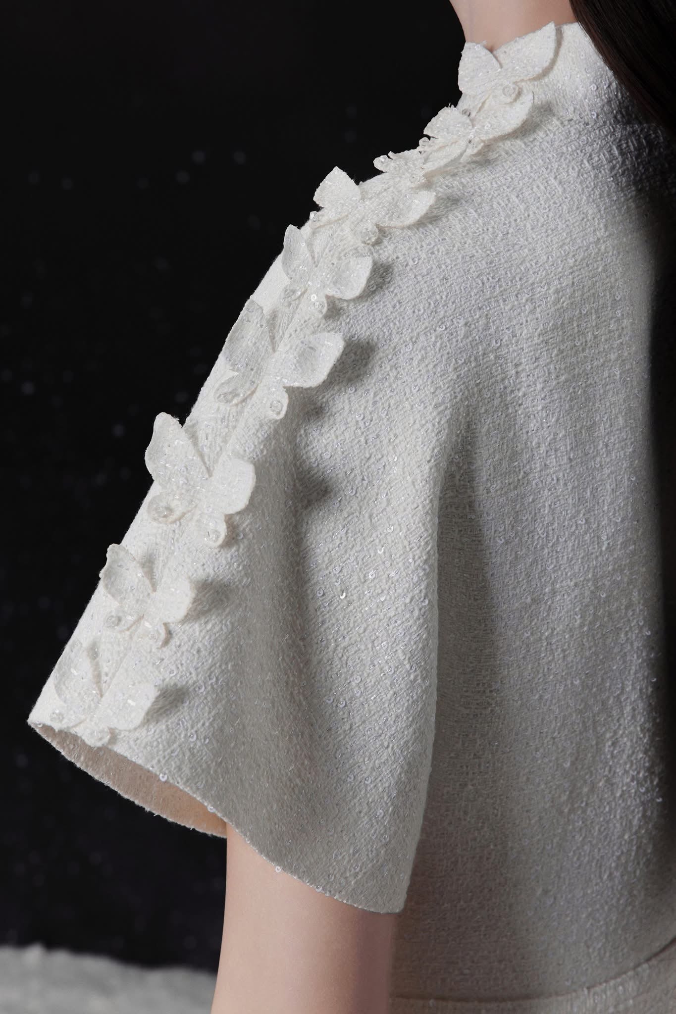 Raffiné ELLE BUTTERFLY SHOULDER WRAP MIDI DRESS (WHITE)