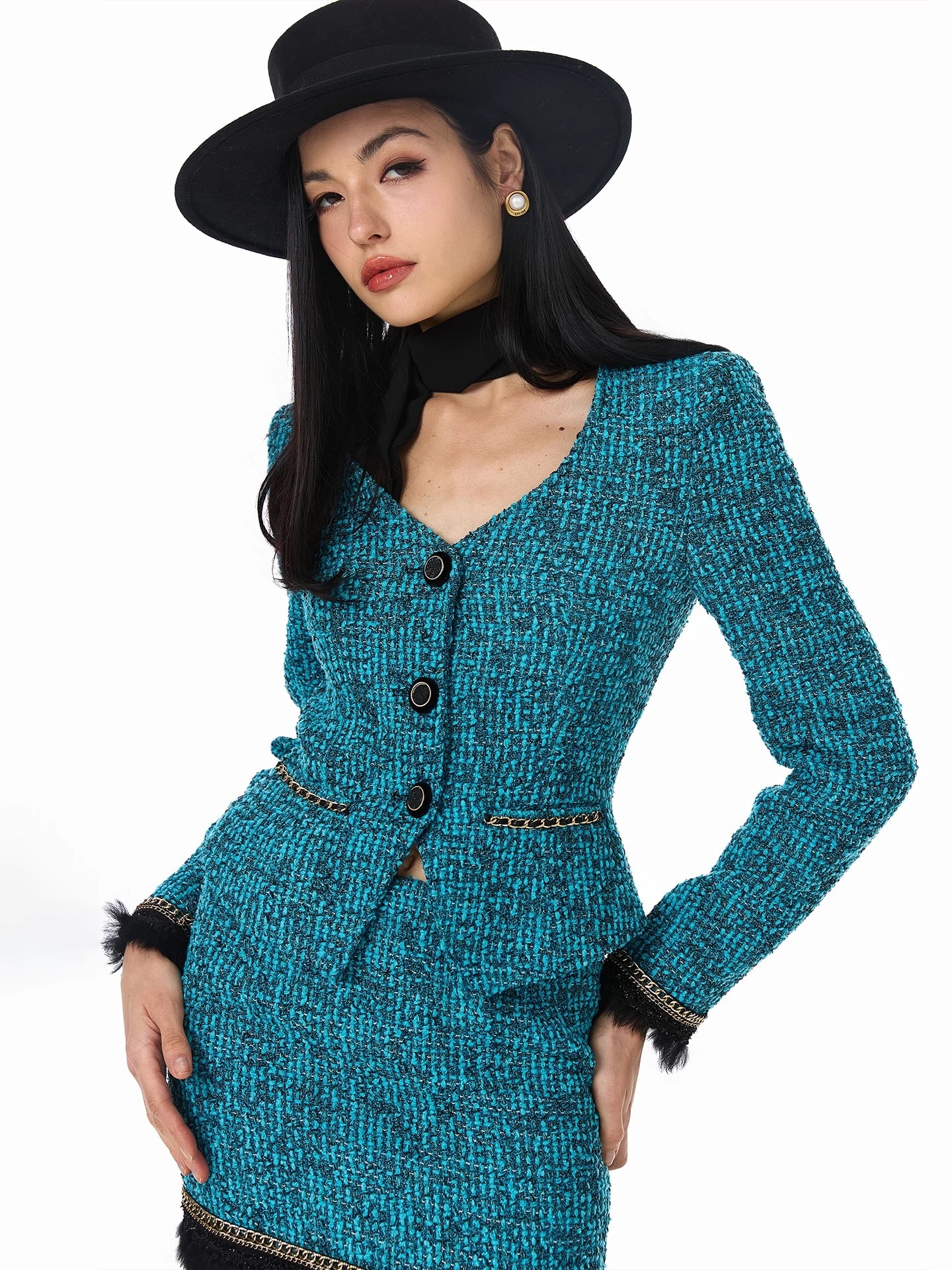 FIND YA WINGS V-neck wool blazer + skirt set