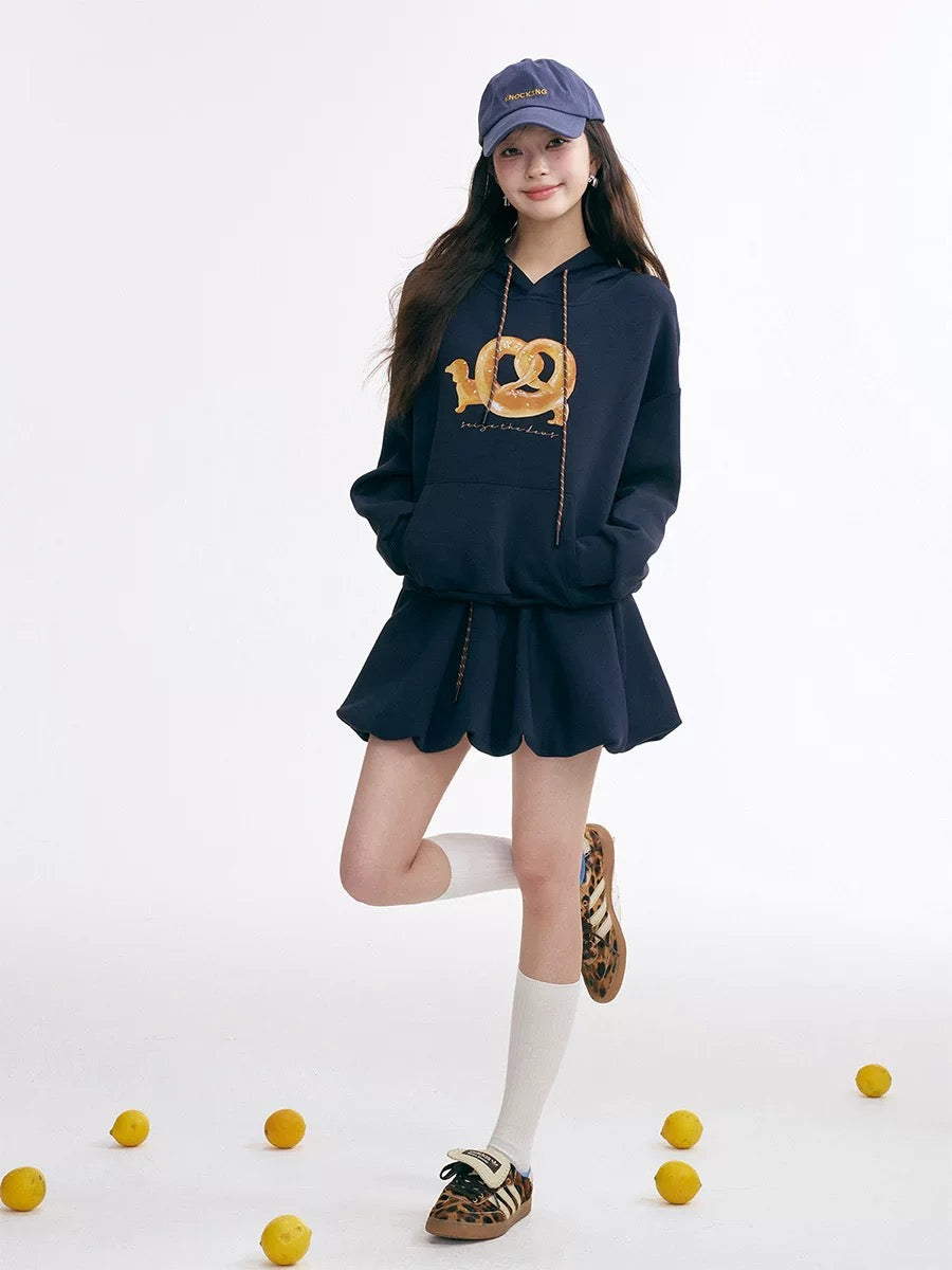 16DEWS 16D25021&16D25022 Pretzel bread printed sweatshirt + skirt set