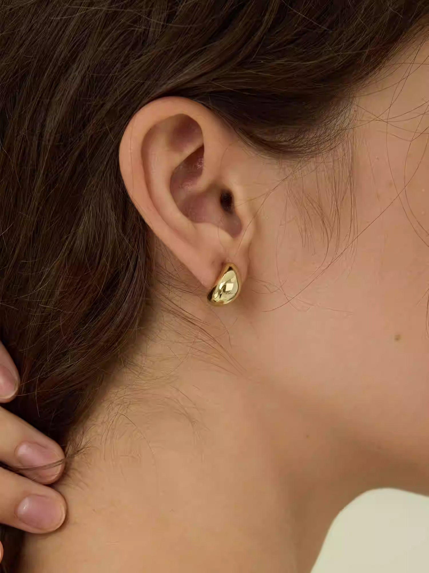 ARSIS Stream golden bean earrings