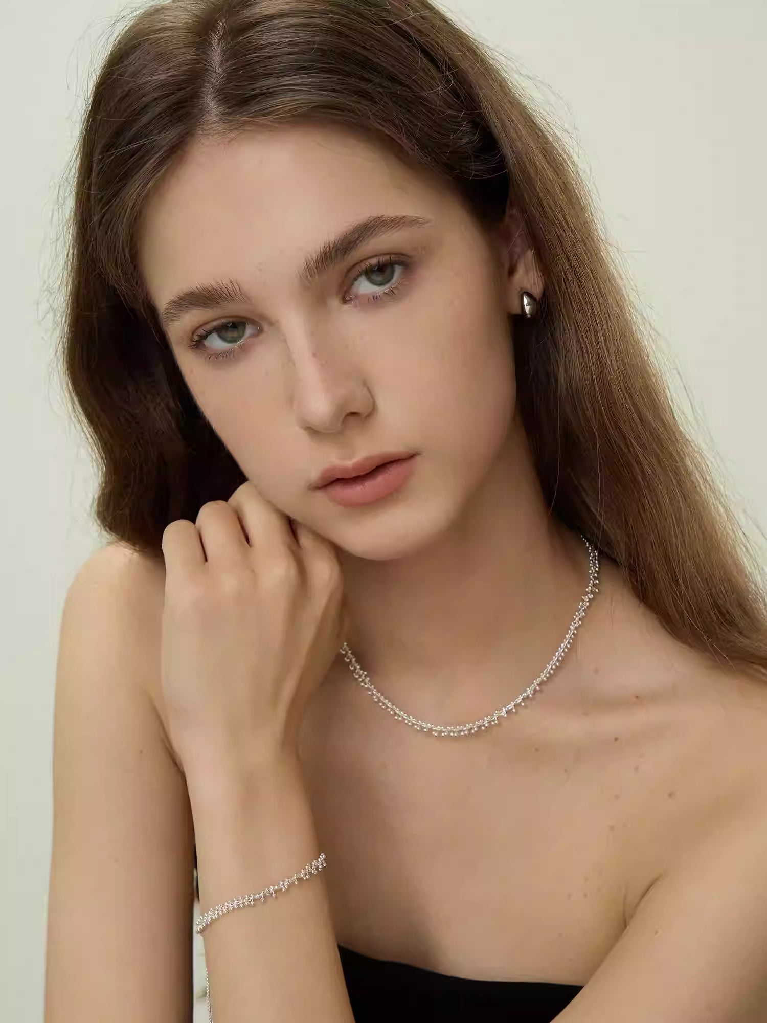 ARSIS Stream golden bean earrings