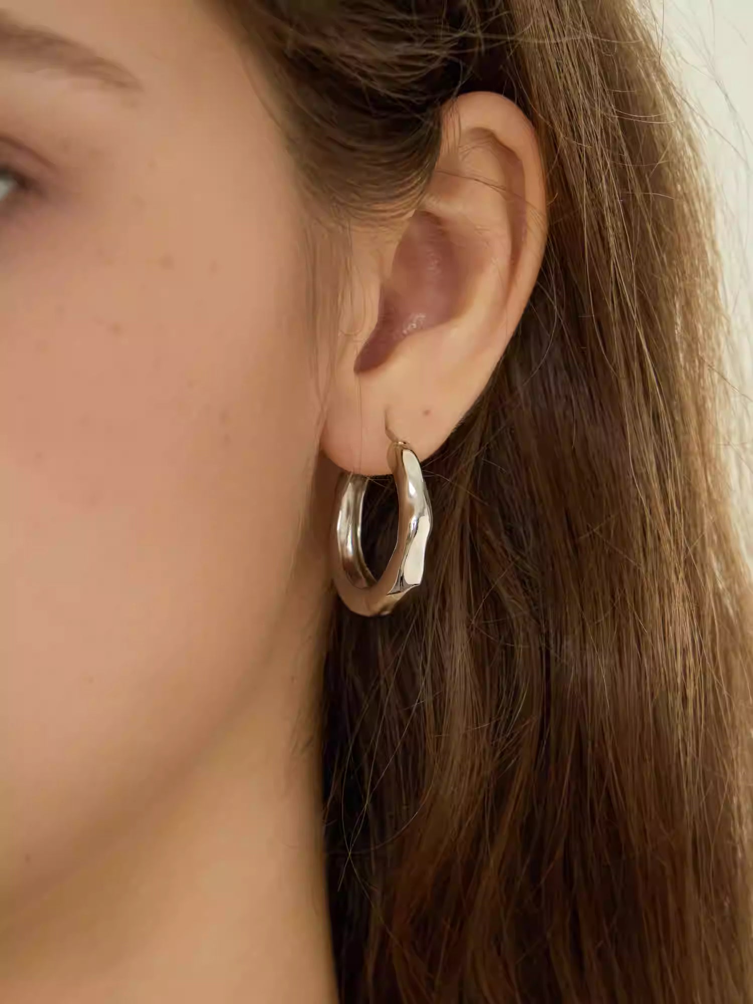 ARSIS Stream golden circle earrings