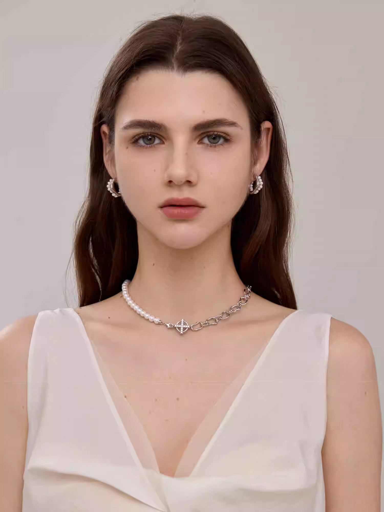 ARSIS Flowing silver pearl earrings