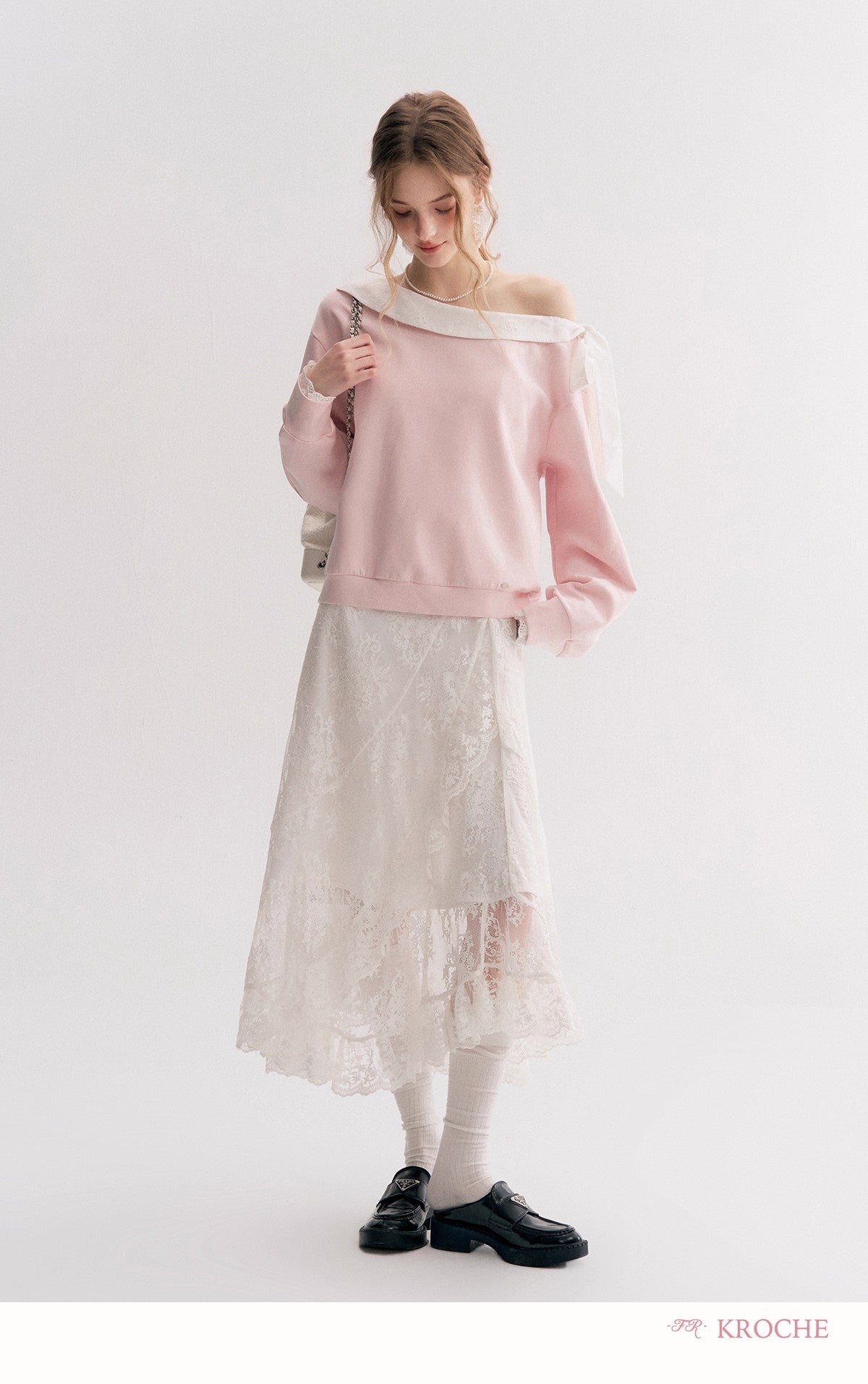 Kroche Off-shoulder contrast lace collar sweatshirt (2 color)
