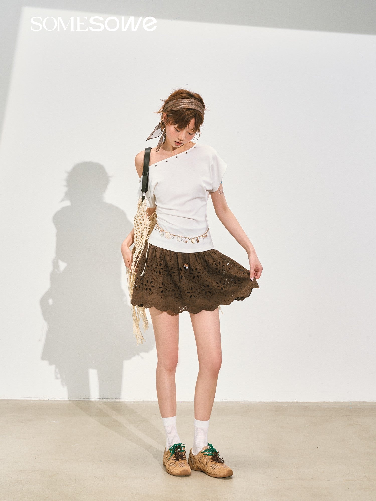 SOMESOWE S2508143 One-shoulder twisted T-shirt (2color)