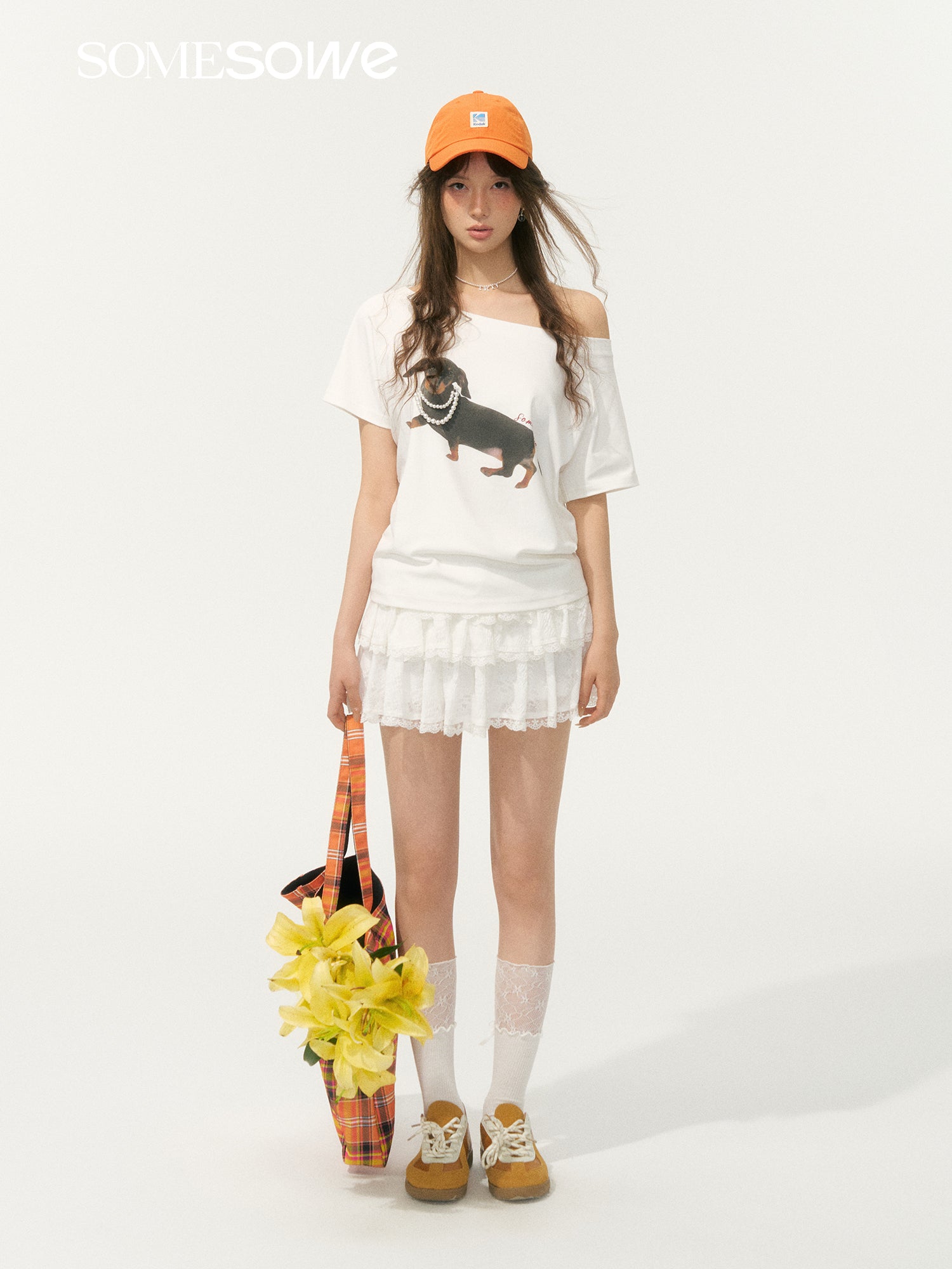 SOMESOWE S2508070 Pearl dog one-shoulder T-shirt (2color)