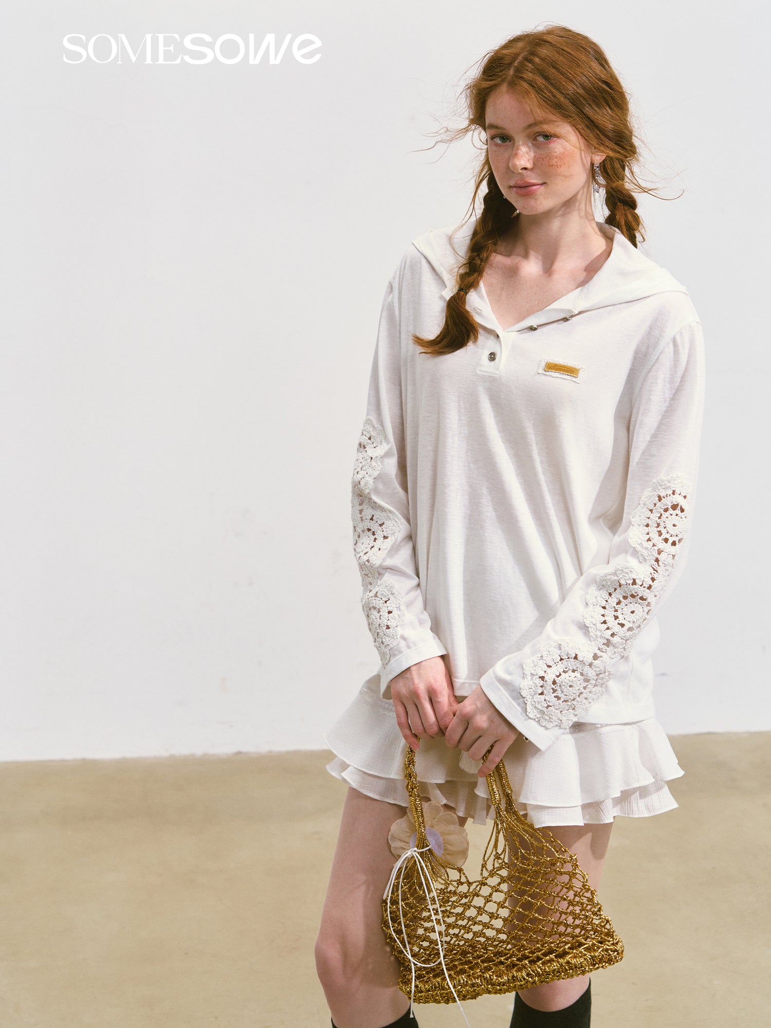 SOMESOWE S2508091 Hollow lace hooded T-shirt