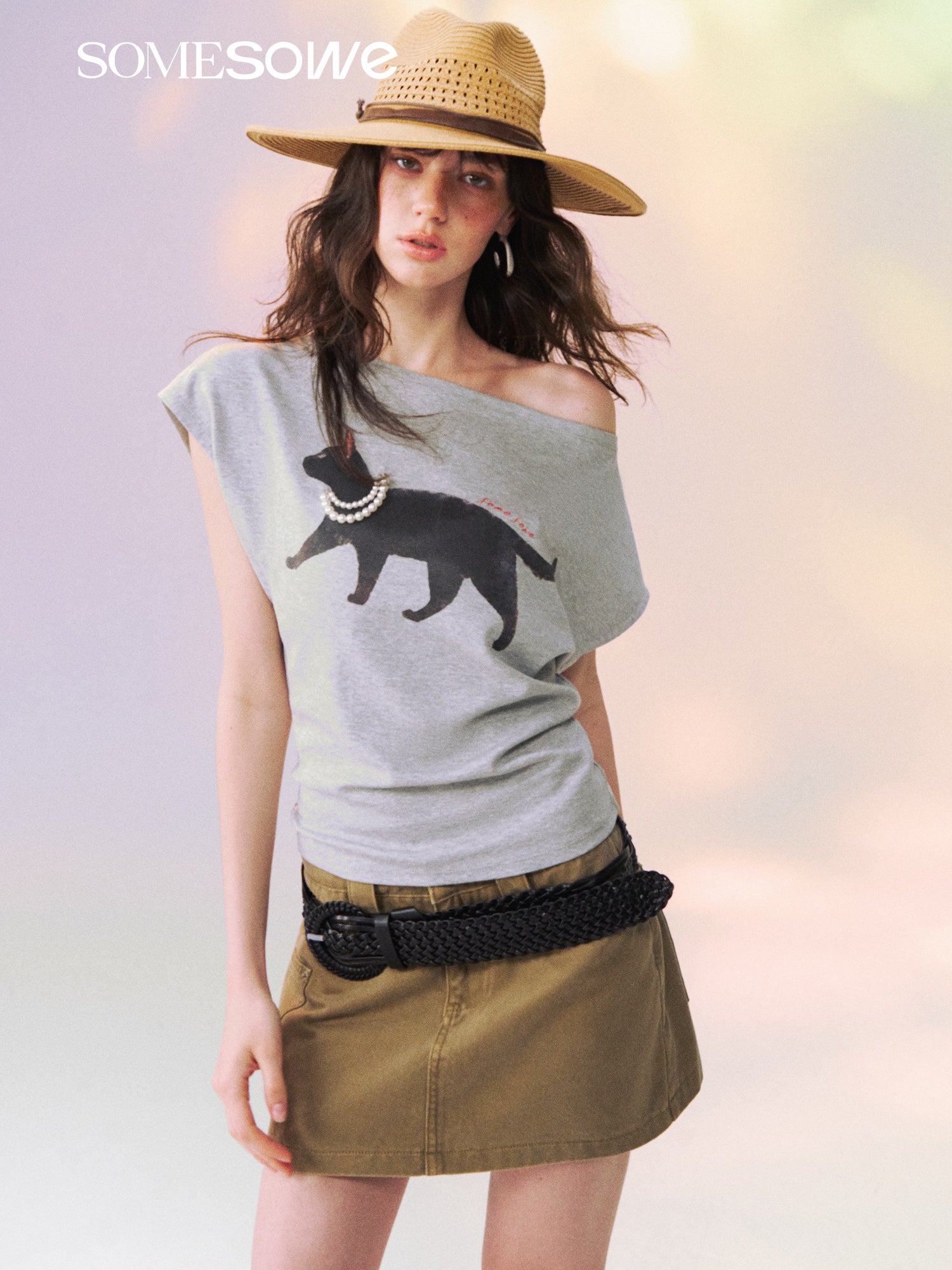 SOMESOWE S2609131 Pearl Kitten Off-Shoulder Waist-Cinching T-shirt