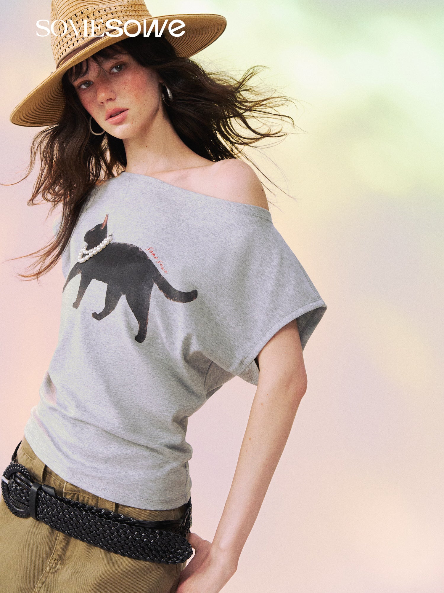 SOMESOWE S2609131 Pearl Kitten Off-Shoulder Waist-Cinching T-shirt