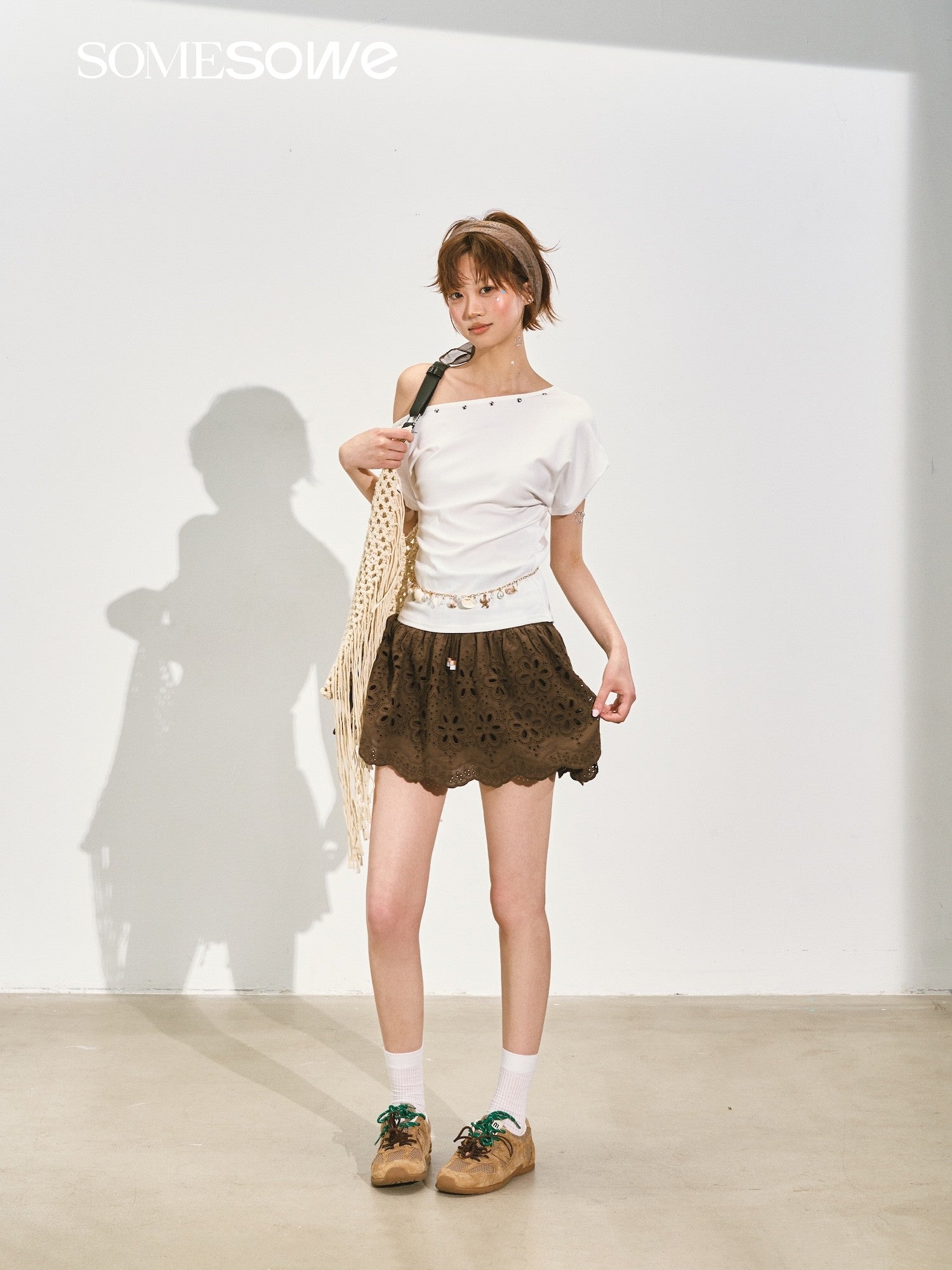SOMESOWE S2508143 One-shoulder twisted T-shirt (2color)