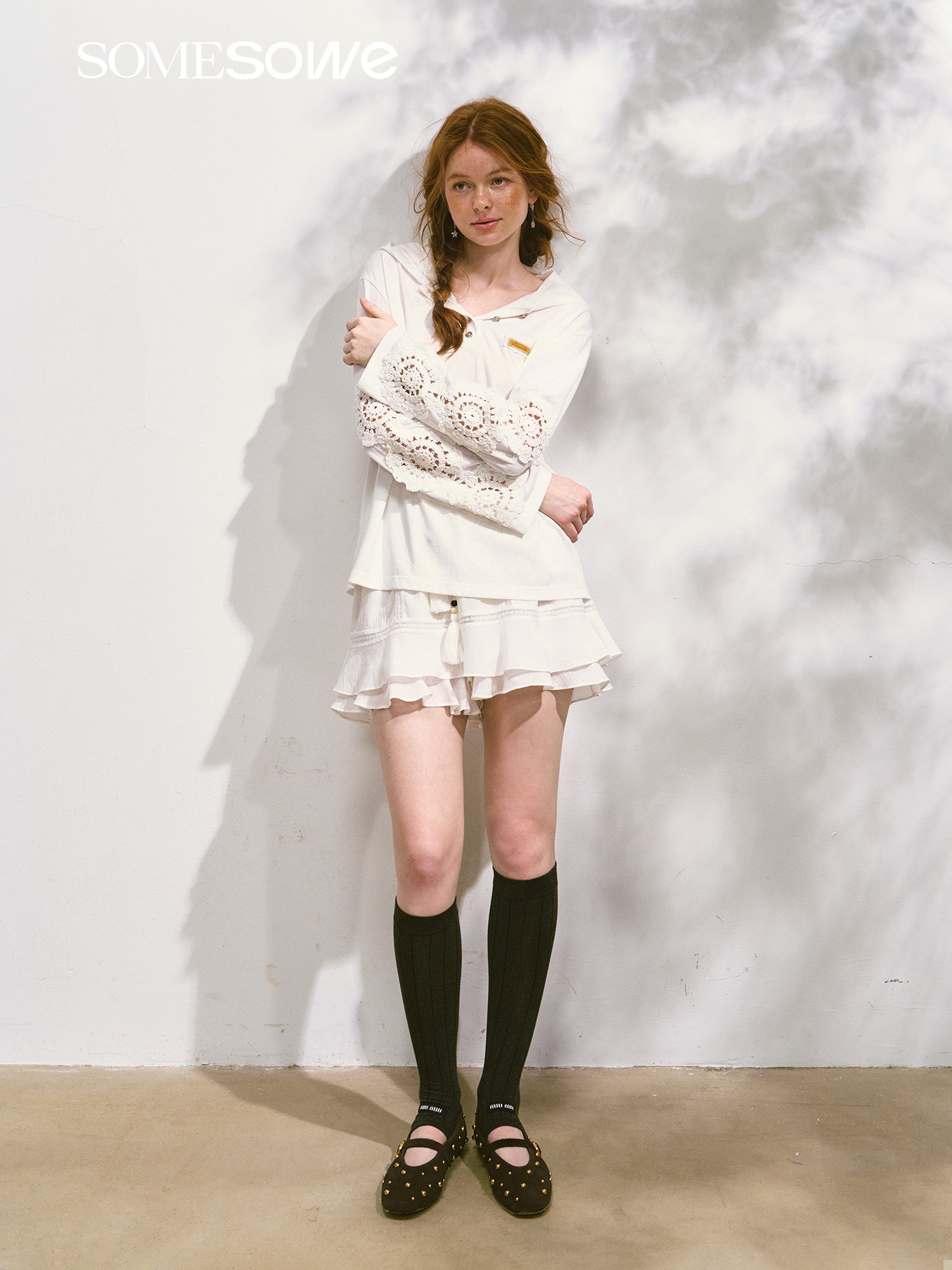 SOMESOWE S2508091 Hollow lace hooded T-shirt