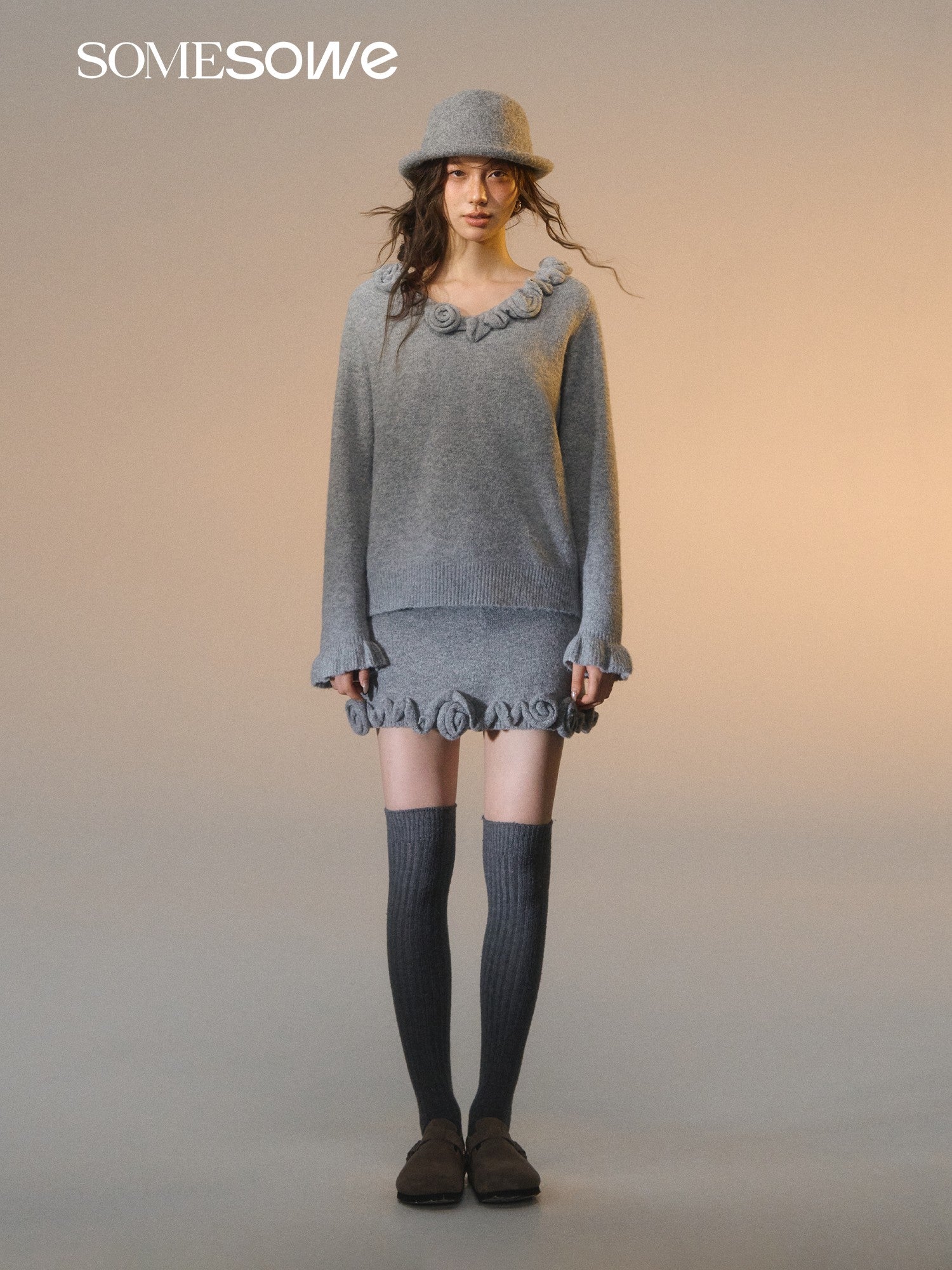 SOMESOWE S2508280&S2508281 Rose V-neck long sleeved sweater + skirt set