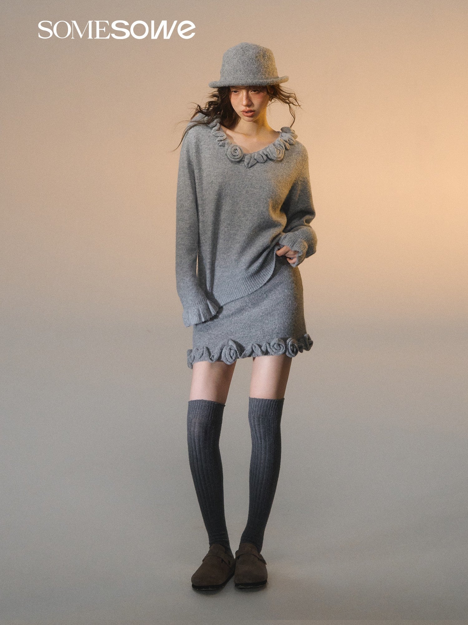 SOMESOWE S2508280&S2508281 Rose V-neck long sleeved sweater + skirt set