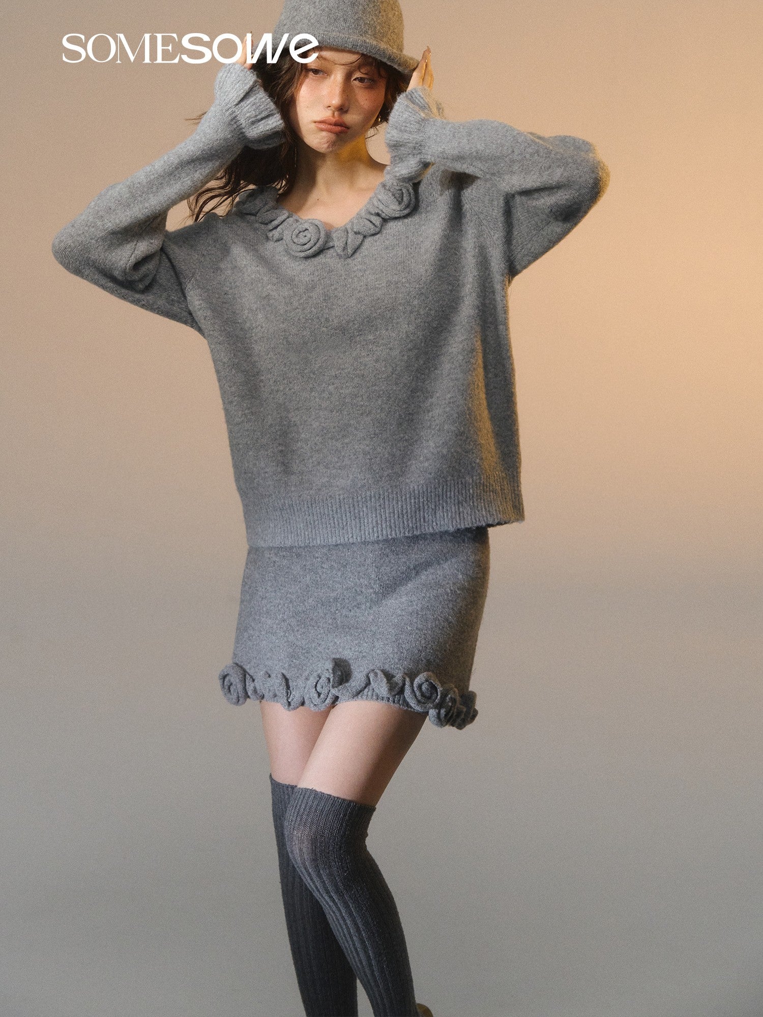 SOMESOWE S2508280&S2508281 Rose V-neck long sleeved sweater + skirt set
