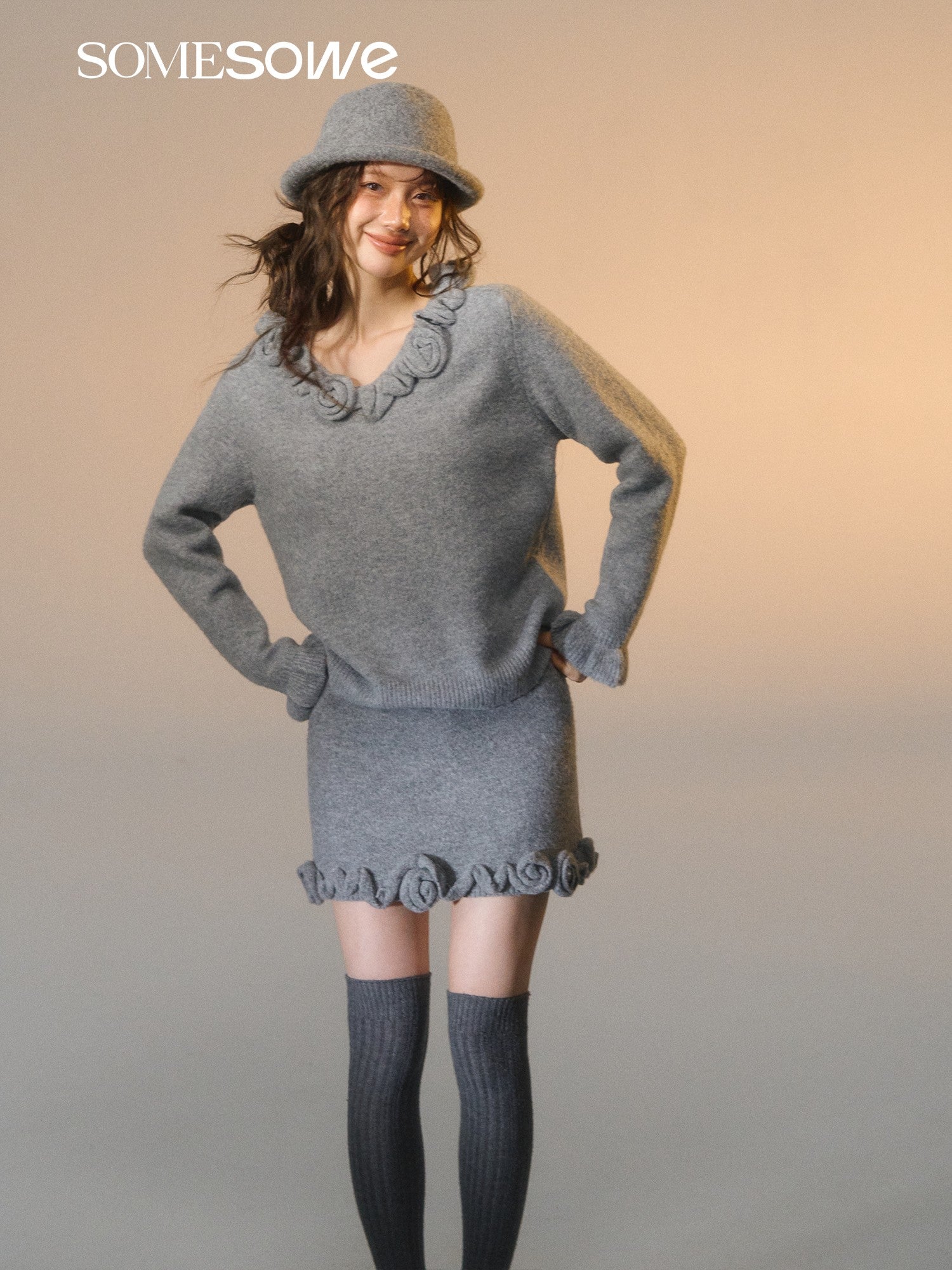 SOMESOWE S2508280&S2508281 Rose V-neck long sleeved sweater + skirt set