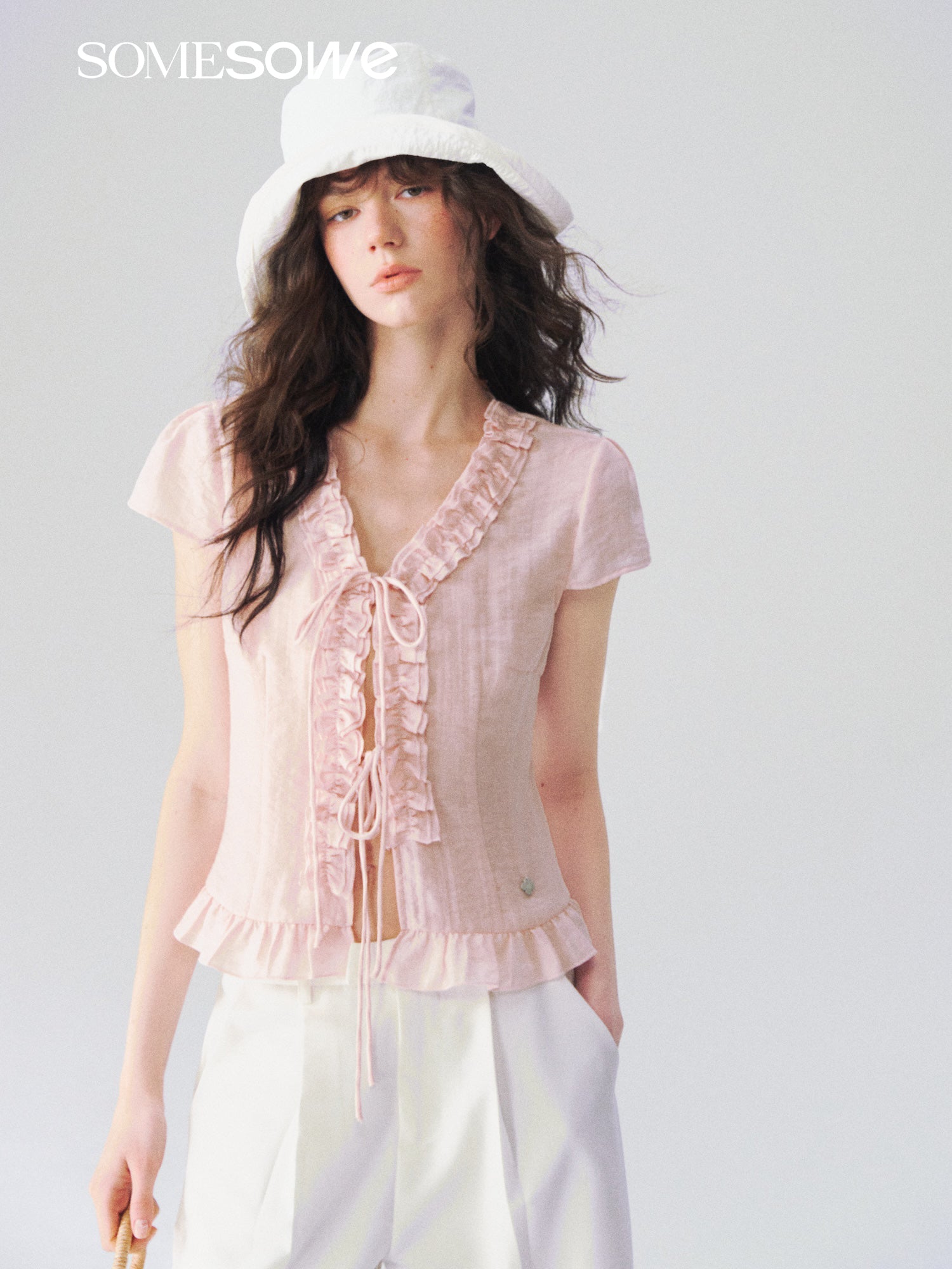 SOMESOWE S2609083 French V-neck lace short sleeved shirt